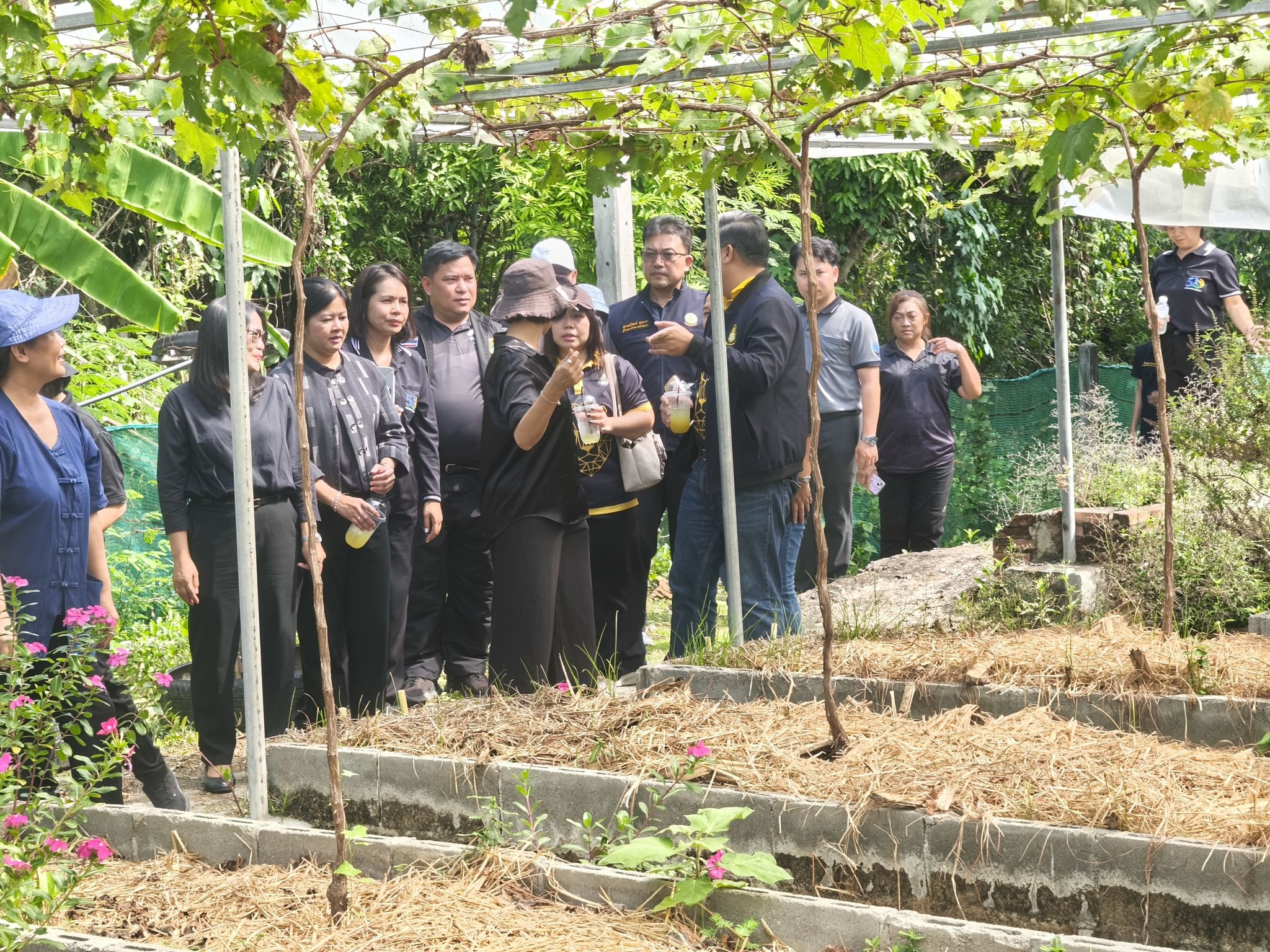 title - สำนักงานการปฏิรูปที่ดินจังหวัดลำพูน ร่วมประชุมชี้แจงแนวทางการประเมินผลโครงการพัฒนาพื้นที่ลุ่มน้ำแม่อาวอันเนื่องมาจากพระราชดำริ จังหวัดลำพูน
