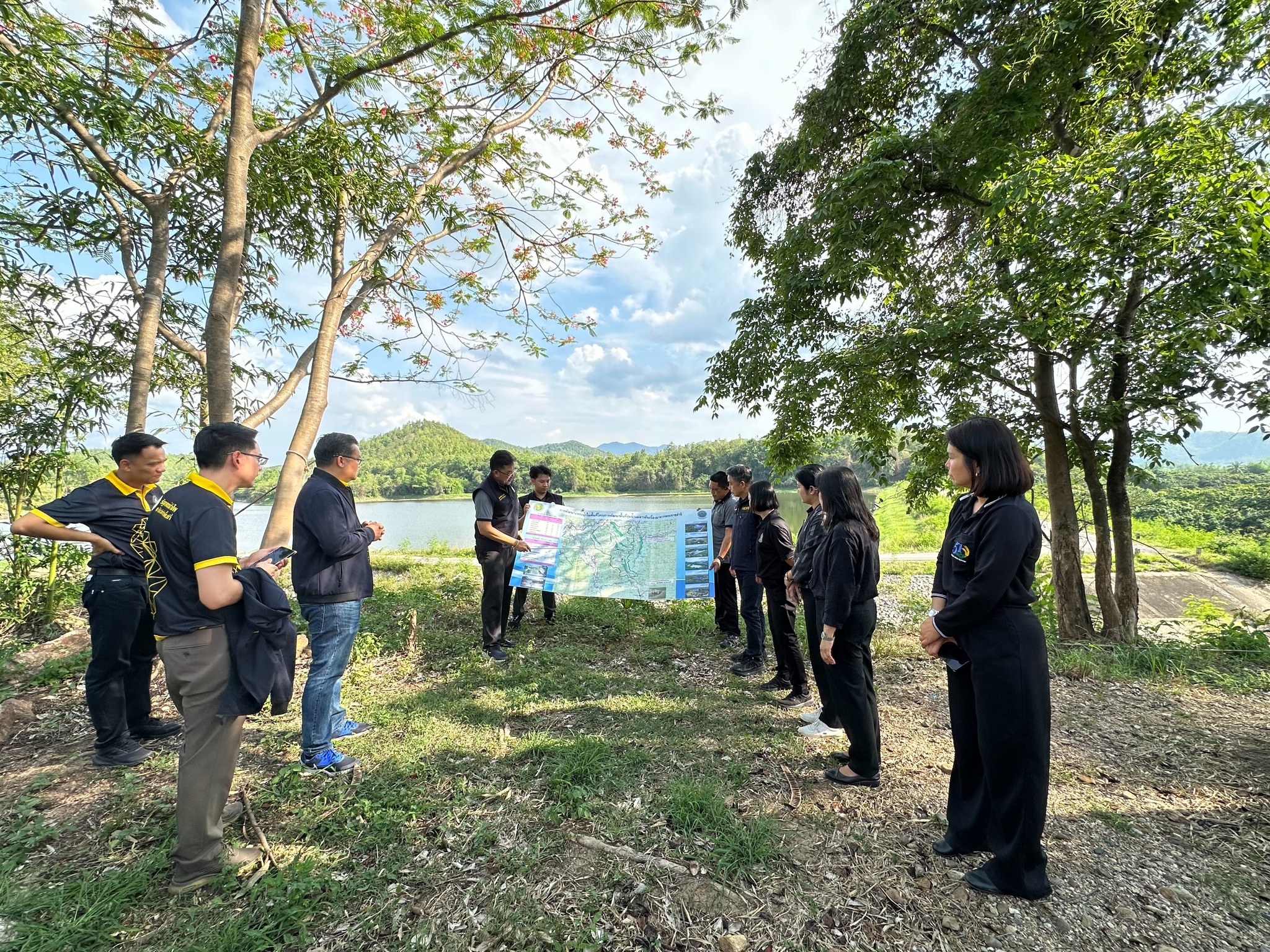 title - สำนักงานการปฏิรูปที่ดินจังหวัดลำพูน ร่วมประชุมชี้แจงแนวทางการประเมินผลโครงการพัฒนาพื้นที่ลุ่มน้ำแม่อาวอันเนื่องมาจากพระราชดำริ จังหวัดลำพูน