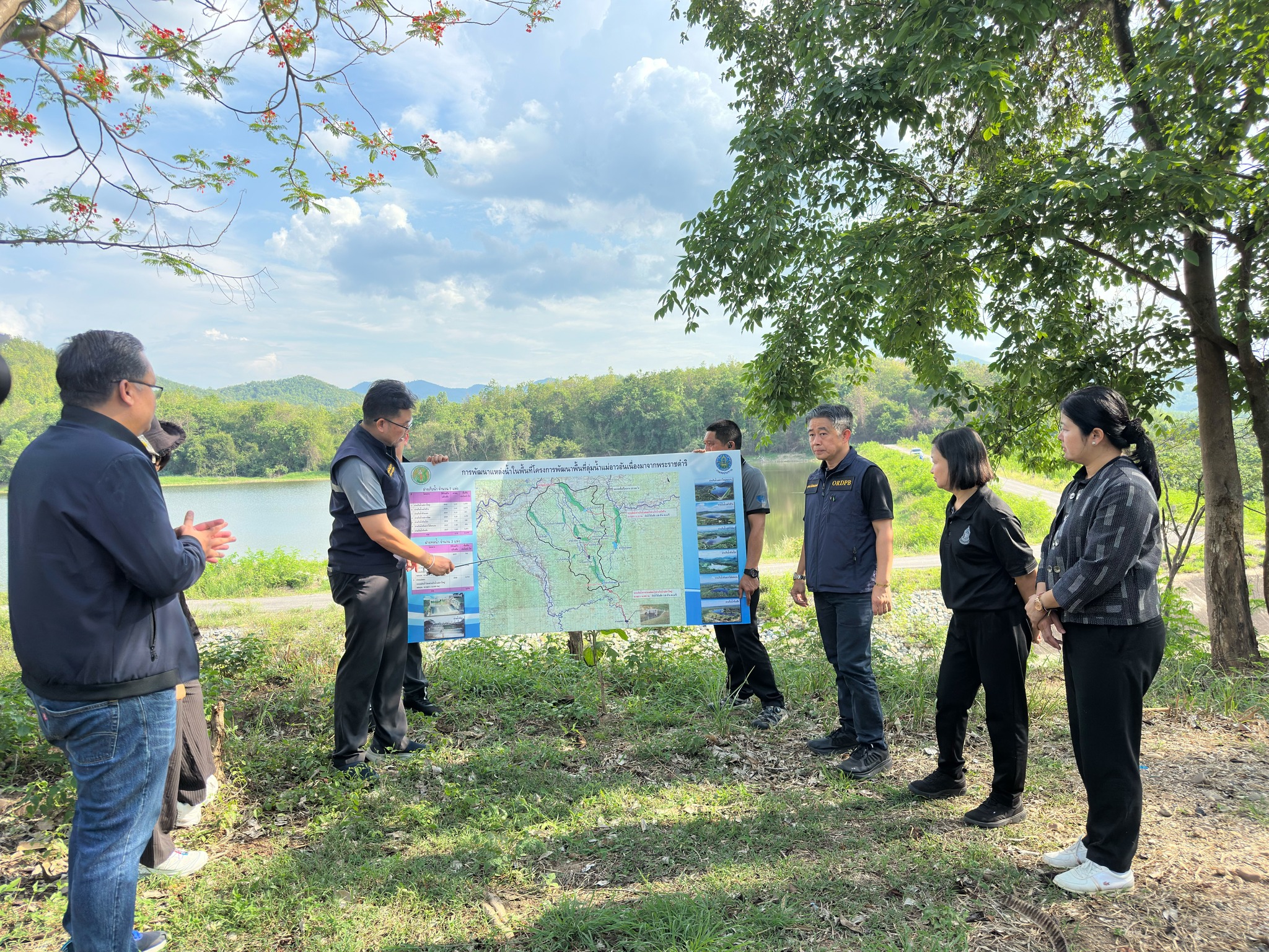 title - สำนักงานการปฏิรูปที่ดินจังหวัดลำพูน ร่วมประชุมชี้แจงแนวทางการประเมินผลโครงการพัฒนาพื้นที่ลุ่มน้ำแม่อาวอันเนื่องมาจากพระราชดำริ จังหวัดลำพูน