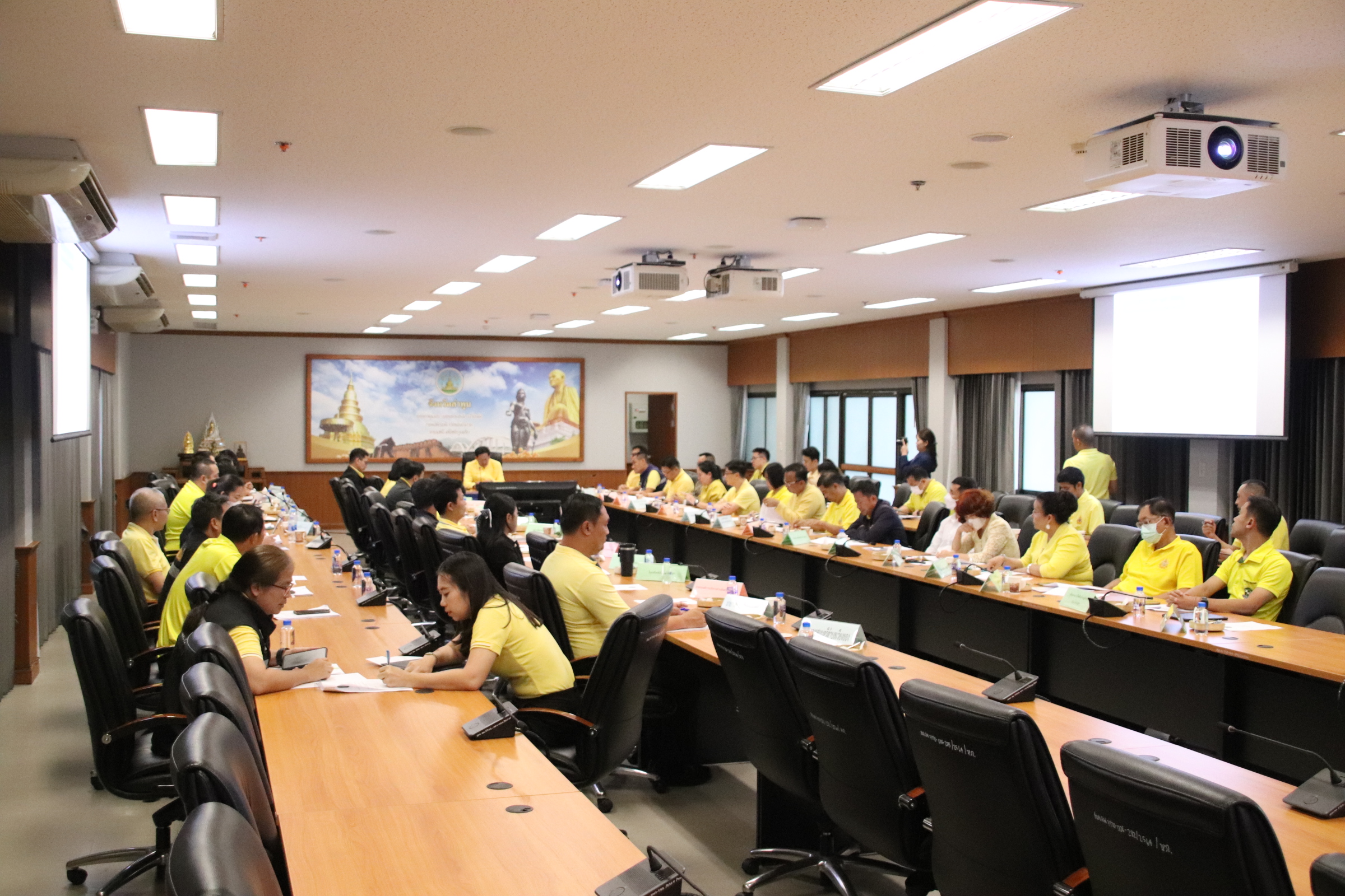 title - ปฏิรูปที่ดินจังหวัดลำพูน ประชุมคณะกรรมการบริหารศูนย์ดำรงธรรมจังหวัดลำพูน