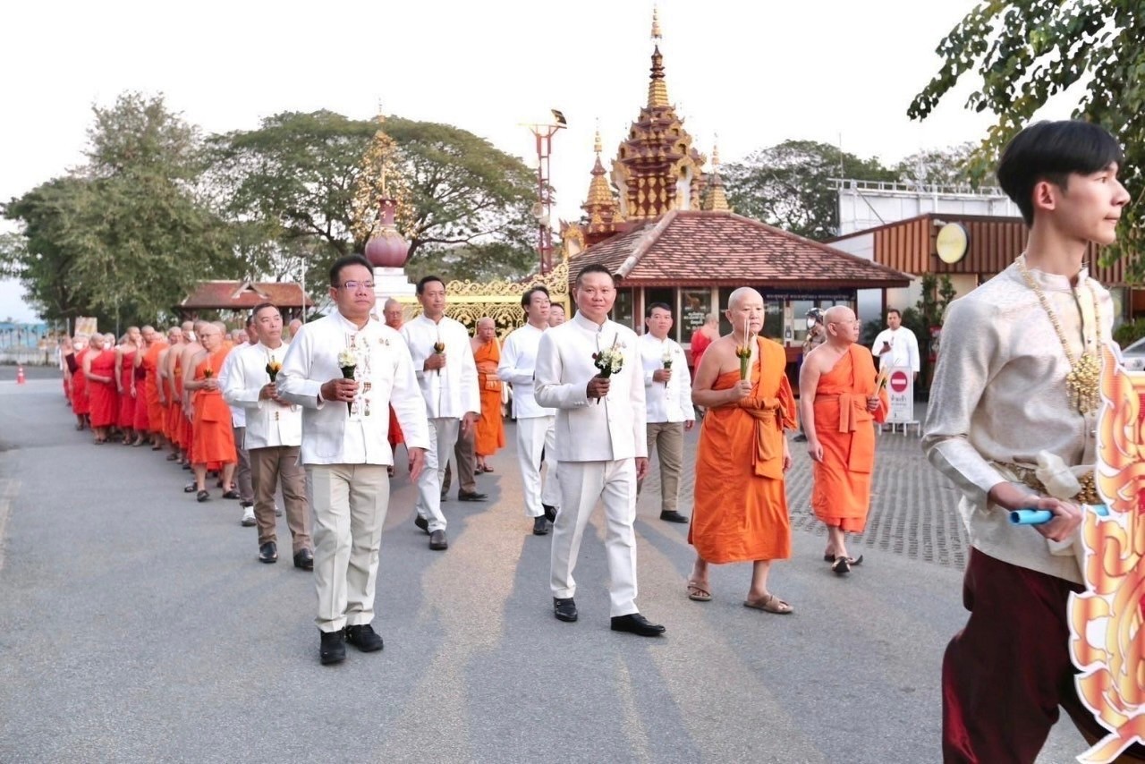 title - ข้าราชการและเจ้าหน้าที่ส.ป.ก.ลำพูน ร่วมกิจกรรมทางพุทธศาสนาเนื่องในวันมาฆบูชาประจำปี 2568  เพื่อความเป็นสิริมงคล