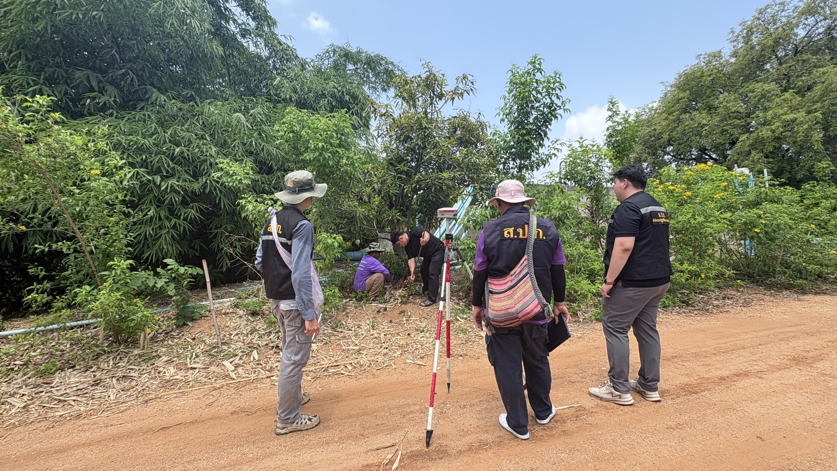 title - ส.ป.ก.ลำพูน บูรณาการตรวจสอบเอกสารและรังวัดแปลงที่ดิน เพื่อสนับสนุนการพัฒนาโครงสร้างพื้นฐานด้านทรัพยากรน้ำในเขตปฏิรูปที่ดิน
