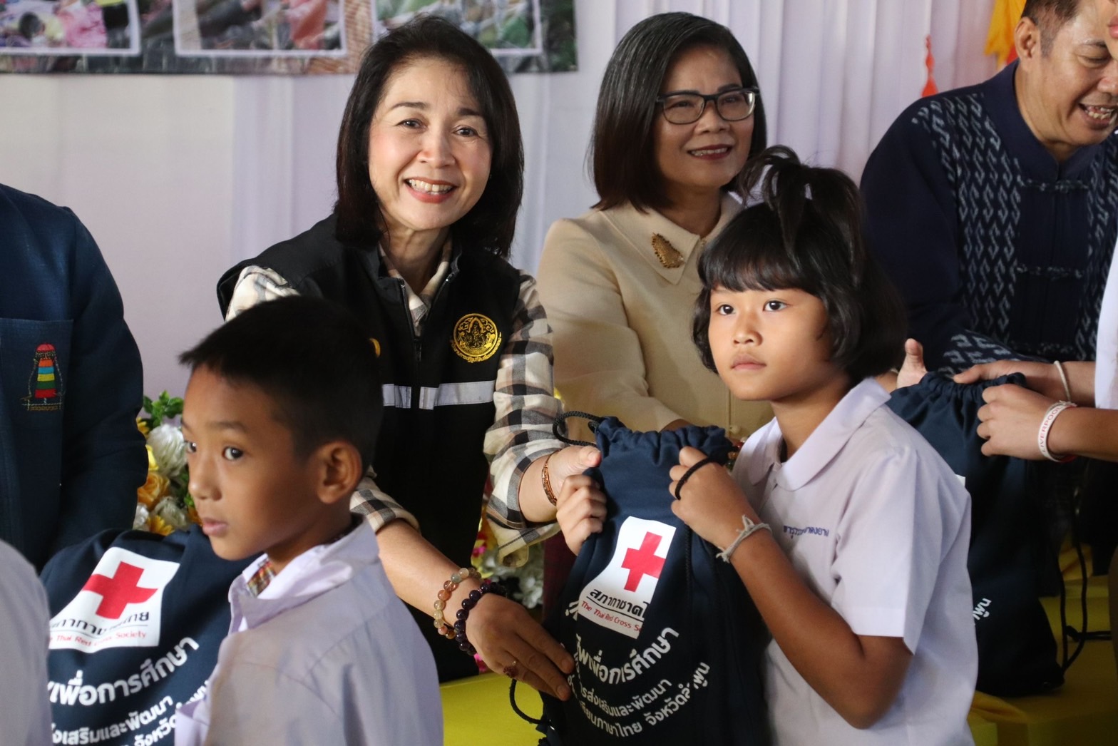 ปฏิรูปที่ดินจังหวัดลำพูนร่วมโครงการ หน่วยบำบัดทุกข์ บำรุงสุข จังหวัดลำพูนเคลื่อนที่ และร่วมจัดนิทรรศการรณรงค์ลดการเผาของส.ป.ก.ลำพูน