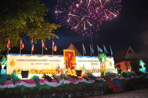 พิธีถวายเครื่องราชสักการะ จุดเทียนถวายพระพรชัยมงคล เนื่องในโอกาสพระราชพิธีมหามงคลเฉลิมพระชนมพรรษา ๗ รอบ ๑๒ สิงหาคม ๒๕๕๙ ณ บริเวณหน้าศาลากลางจังหวัดลำพูน