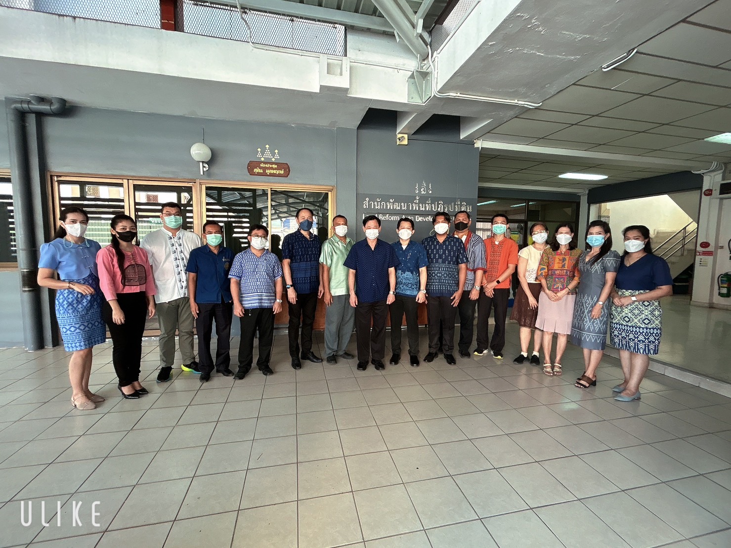 สำนักพัฒนาพื้นที่ปฏิรูปที่ดิน ร่วมใจรณรงค์การแต่งกายด้วยผ้าไทยหรือผ้าพื้นเมือง สวมผ้าไทย ใส่ผ้าพื้นเมือง เพื่อเป็นการรณรงค์ส่งเสริมให้มีการใช้ผ้าไทยหรือผ้าพื้นเมือง  ในชีวิตประจำวัน เป็นแบบอย่างที่แสดงถึงการรักษามรดกและภูมิปัญญาของไทย ตามนโยบายของกระทรวงเกษตรและสหกรณ์ ทุกวันอังคาร และตามโอกาสที่เหมาะสม