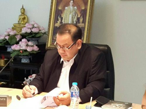 ผอ.สพป.ประชุมมอบนโยบายและแนวทางการดำเนินงานแก่เจ้าหน้าที่สพป.