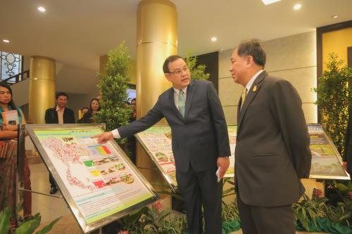 พิธีลงนามบันทึกข้อตกลงความร่วมมือ (MOU) การบูรณาการพัฒนาพื้นที่ในเขตปฏิรูปที่ดิน พื้นที่ยึดคืนตามคำสั่งหัวหน้าคณะรักษาความสงบแห่งชาติ ที่ 36/2559 และพื้นที่โครงการจัดที่ดินทำกินให้ชุมชนตามนโยบายรัฐบาล 9 หน่วยงาน