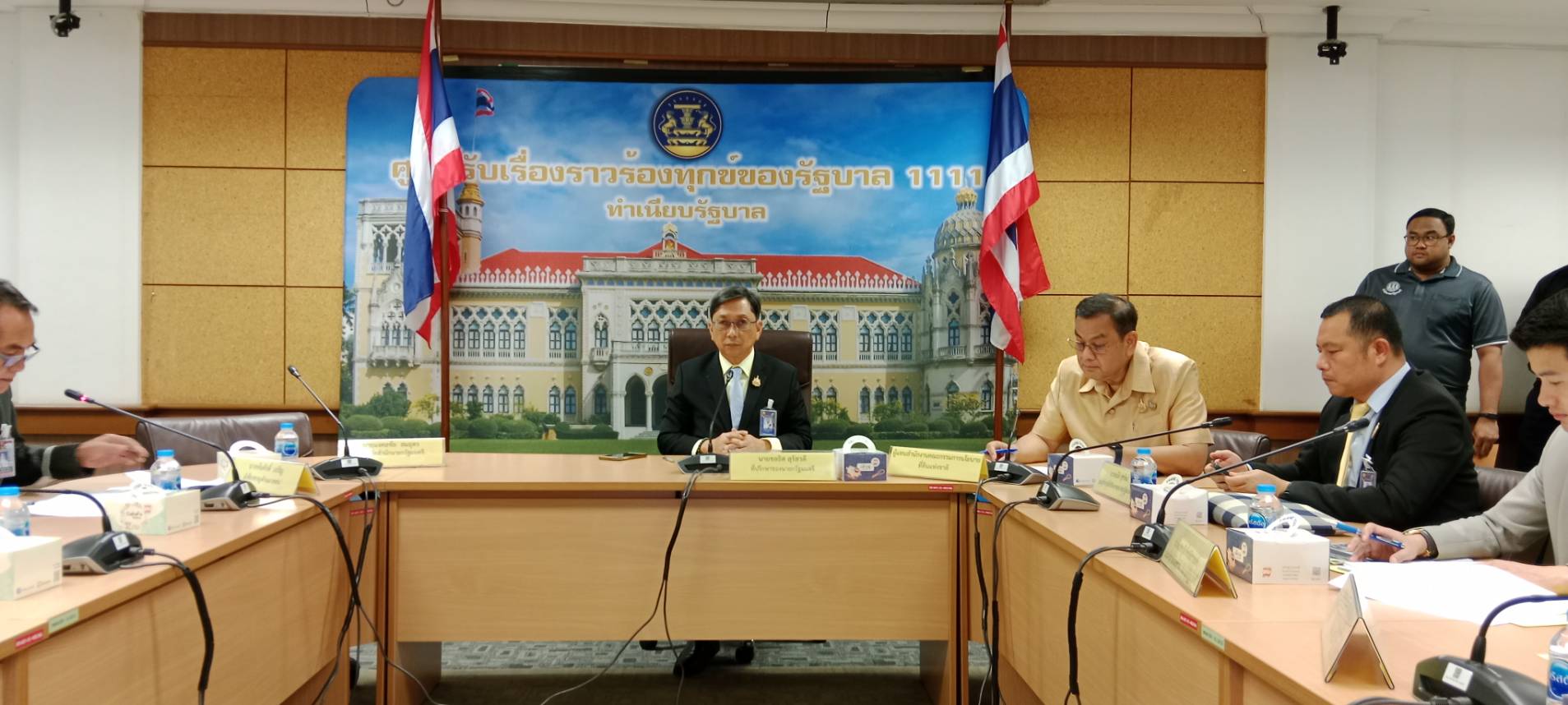 สจก. เข้าร่วมประชุมหารือเพื่อแก้ไขปัญหาที่ดินทำกินและที่อยู่อาศัยให้แก่ราษฎรในพื้นที่ตำบลนาพูน อำเภอวังชิ้น จังหวัดแพร่