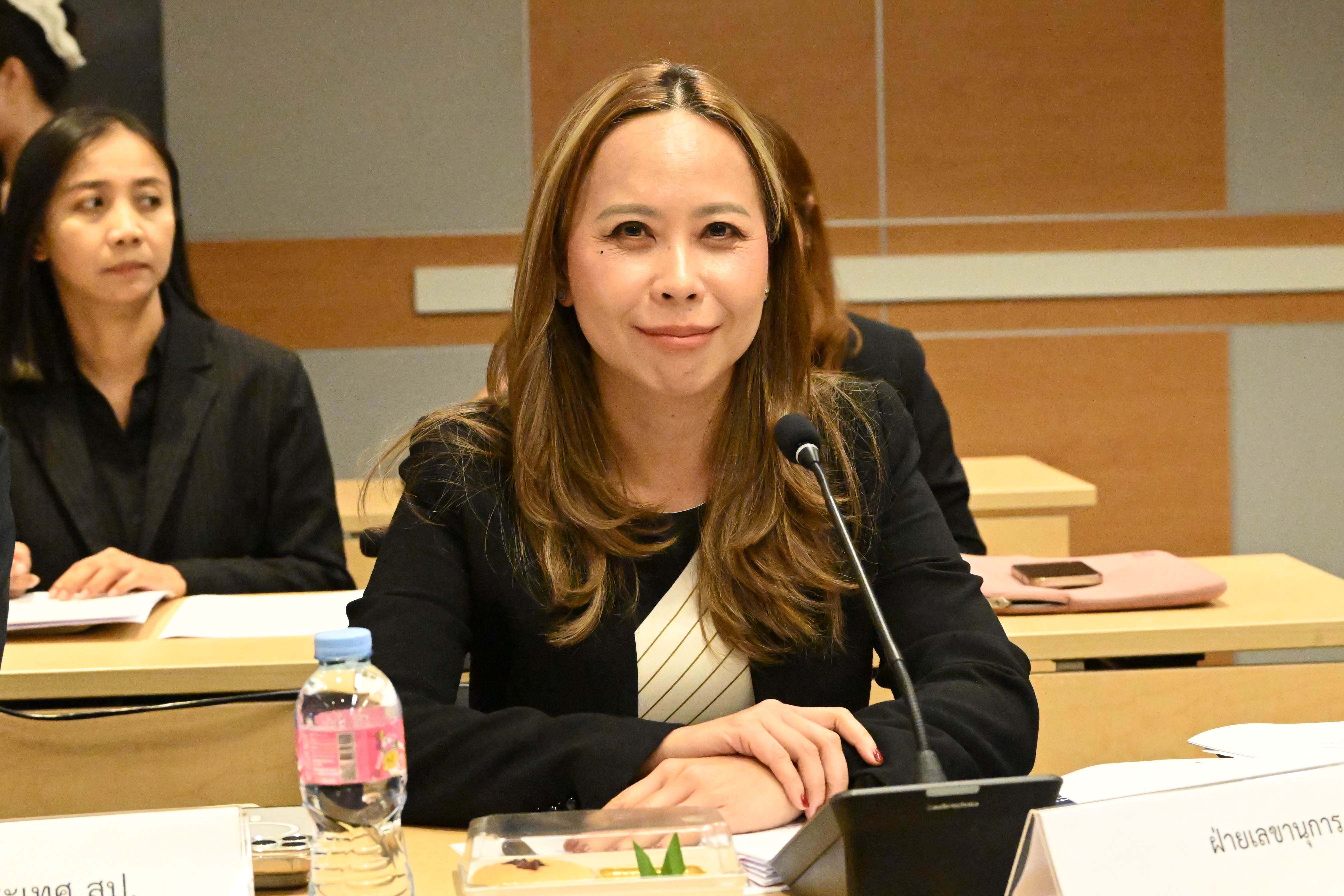 title - สำนักจัดการปฏิรูปที่ดินเข้าร่วมประชุมกำหนดแนวทางการแก้ไขปัญหาการเข้ามาตั้งถิ่นฐานและการครอบงำธุรกิจของคนต่างด้าวในประเทศไทย