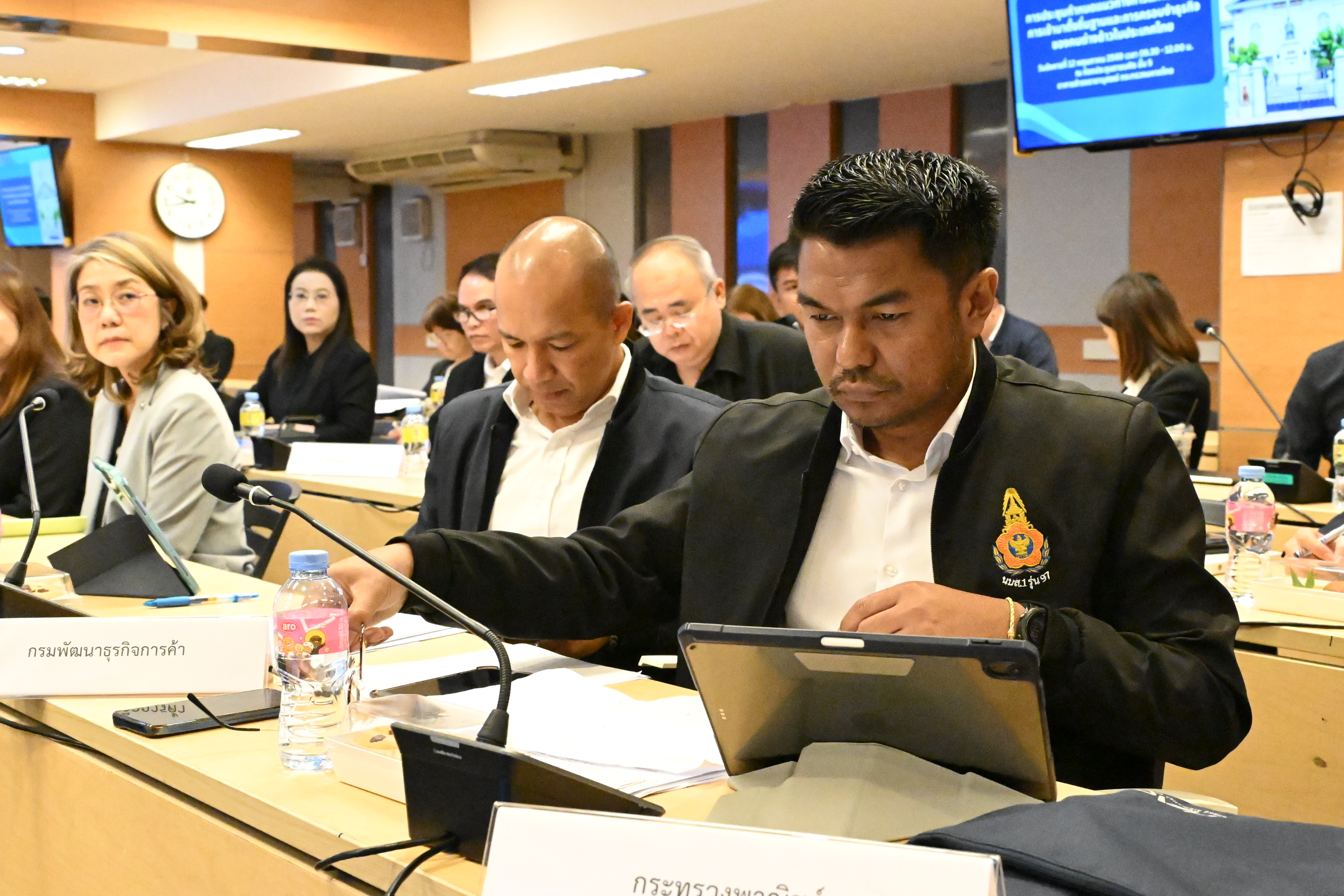 title - สำนักจัดการปฏิรูปที่ดินเข้าร่วมประชุมกำหนดแนวทางการแก้ไขปัญหาการเข้ามาตั้งถิ่นฐานและการครอบงำธุรกิจของคนต่างด้าวในประเทศไทย