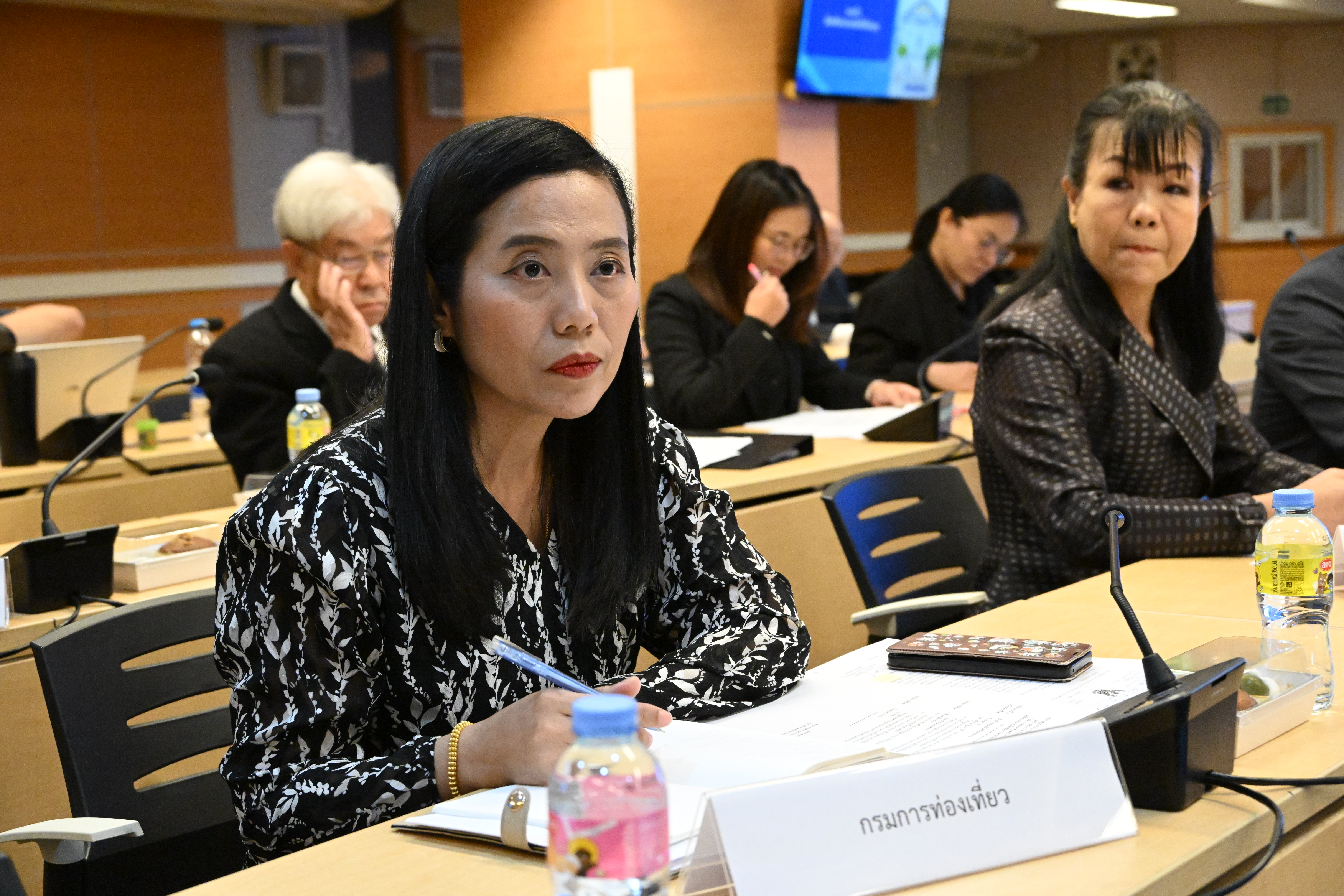 title - สำนักจัดการปฏิรูปที่ดินเข้าร่วมประชุมกำหนดแนวทางการแก้ไขปัญหาการเข้ามาตั้งถิ่นฐานและการครอบงำธุรกิจของคนต่างด้าวในประเทศไทย