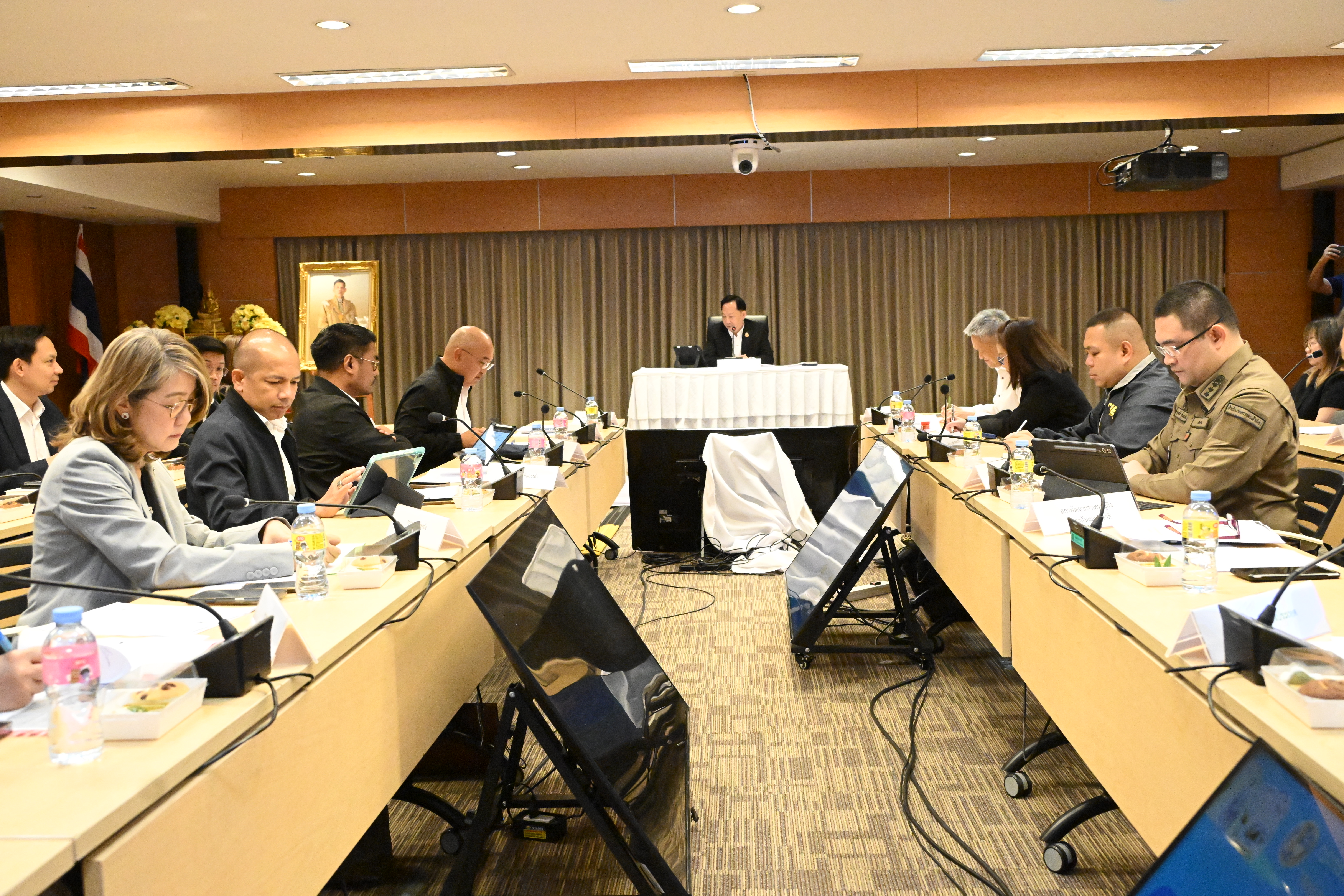 title - สำนักจัดการปฏิรูปที่ดินเข้าร่วมประชุมกำหนดแนวทางการแก้ไขปัญหาการเข้ามาตั้งถิ่นฐานและการครอบงำธุรกิจของคนต่างด้าวในประเทศไทย