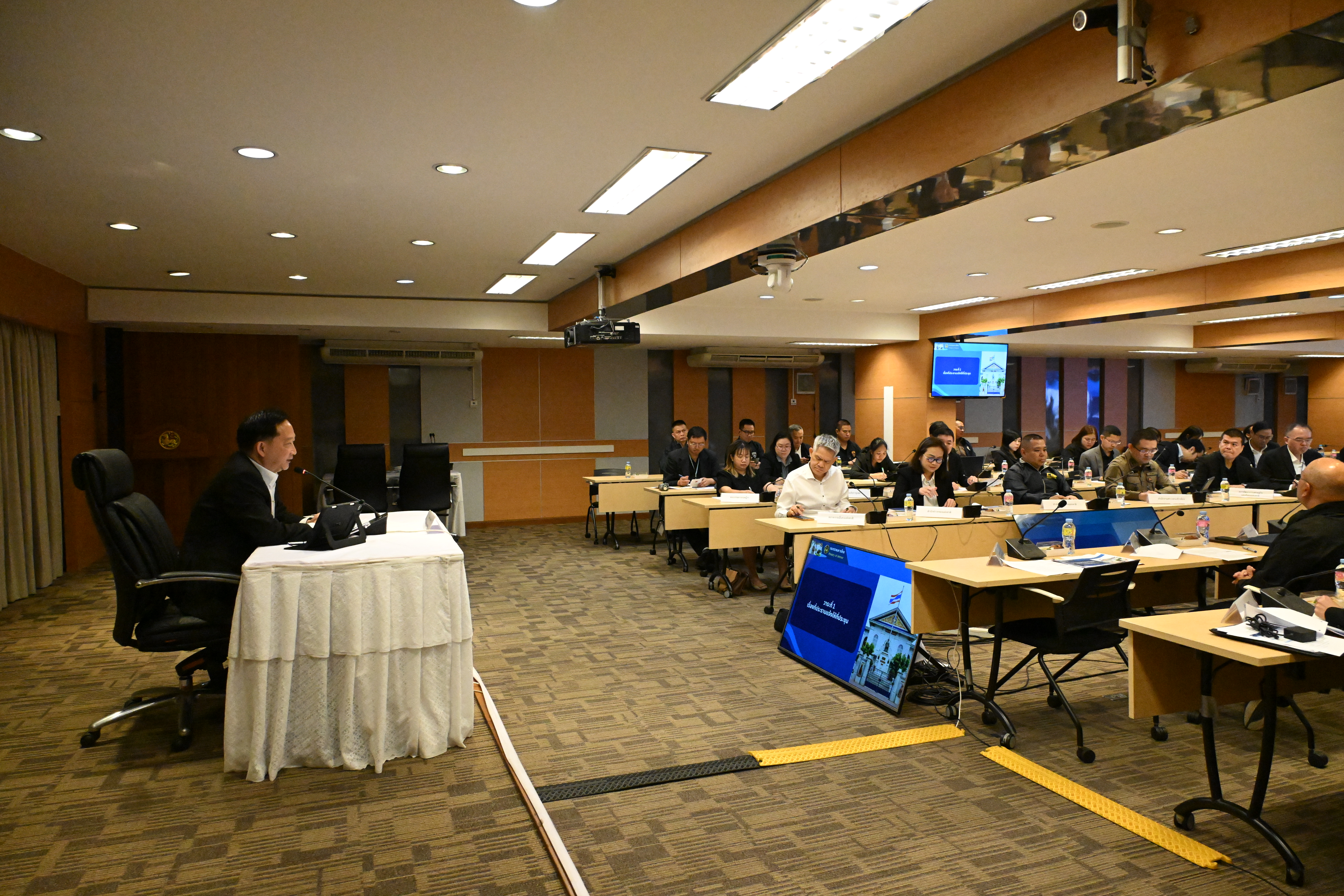 title - สำนักจัดการปฏิรูปที่ดินเข้าร่วมประชุมกำหนดแนวทางการแก้ไขปัญหาการเข้ามาตั้งถิ่นฐานและการครอบงำธุรกิจของคนต่างด้าวในประเทศไทย