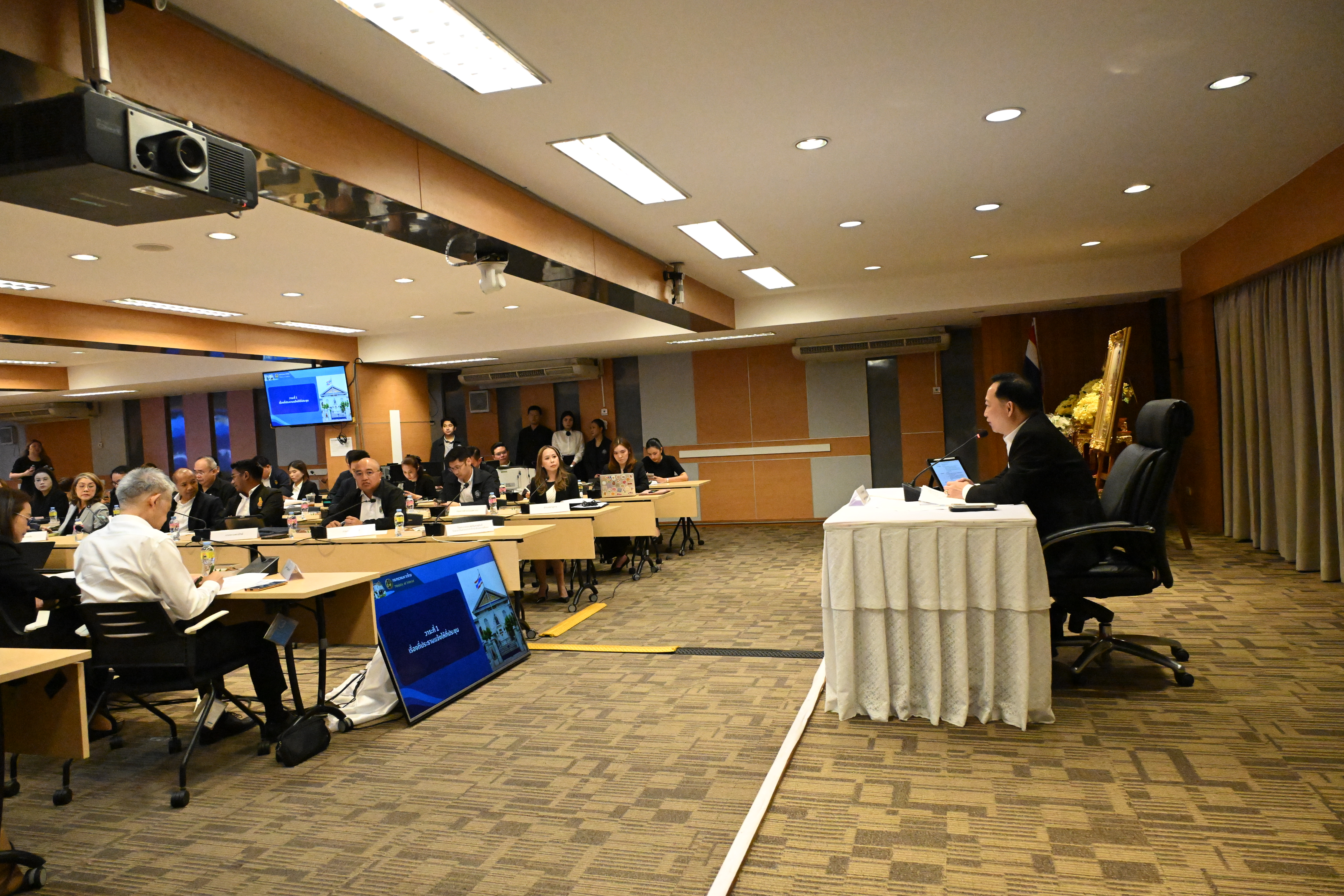 title - สำนักจัดการปฏิรูปที่ดินเข้าร่วมประชุมกำหนดแนวทางการแก้ไขปัญหาการเข้ามาตั้งถิ่นฐานและการครอบงำธุรกิจของคนต่างด้าวในประเทศไทย