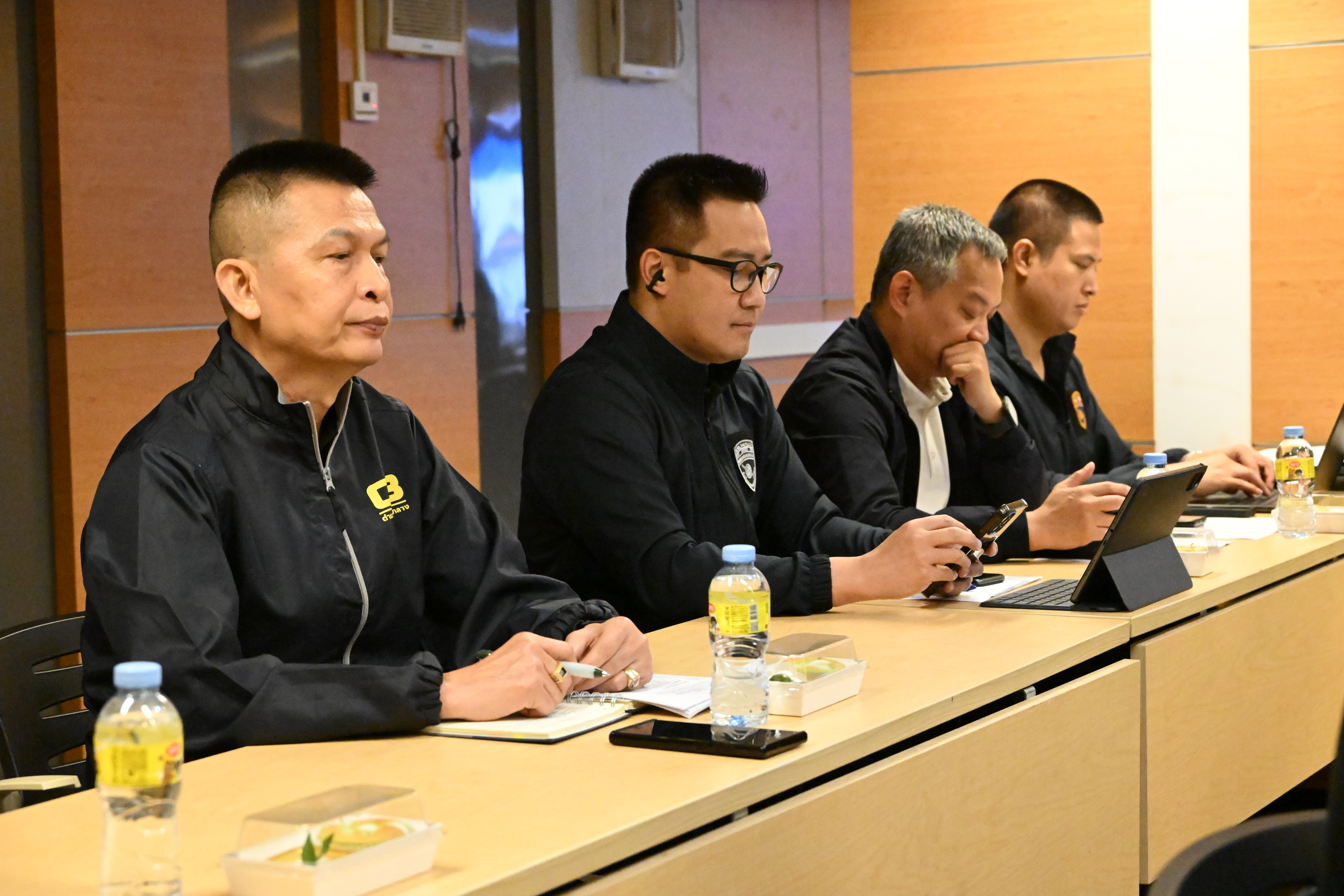 title - สำนักจัดการปฏิรูปที่ดินเข้าร่วมประชุมกำหนดแนวทางการแก้ไขปัญหาการเข้ามาตั้งถิ่นฐานและการครอบงำธุรกิจของคนต่างด้าวในประเทศไทย
