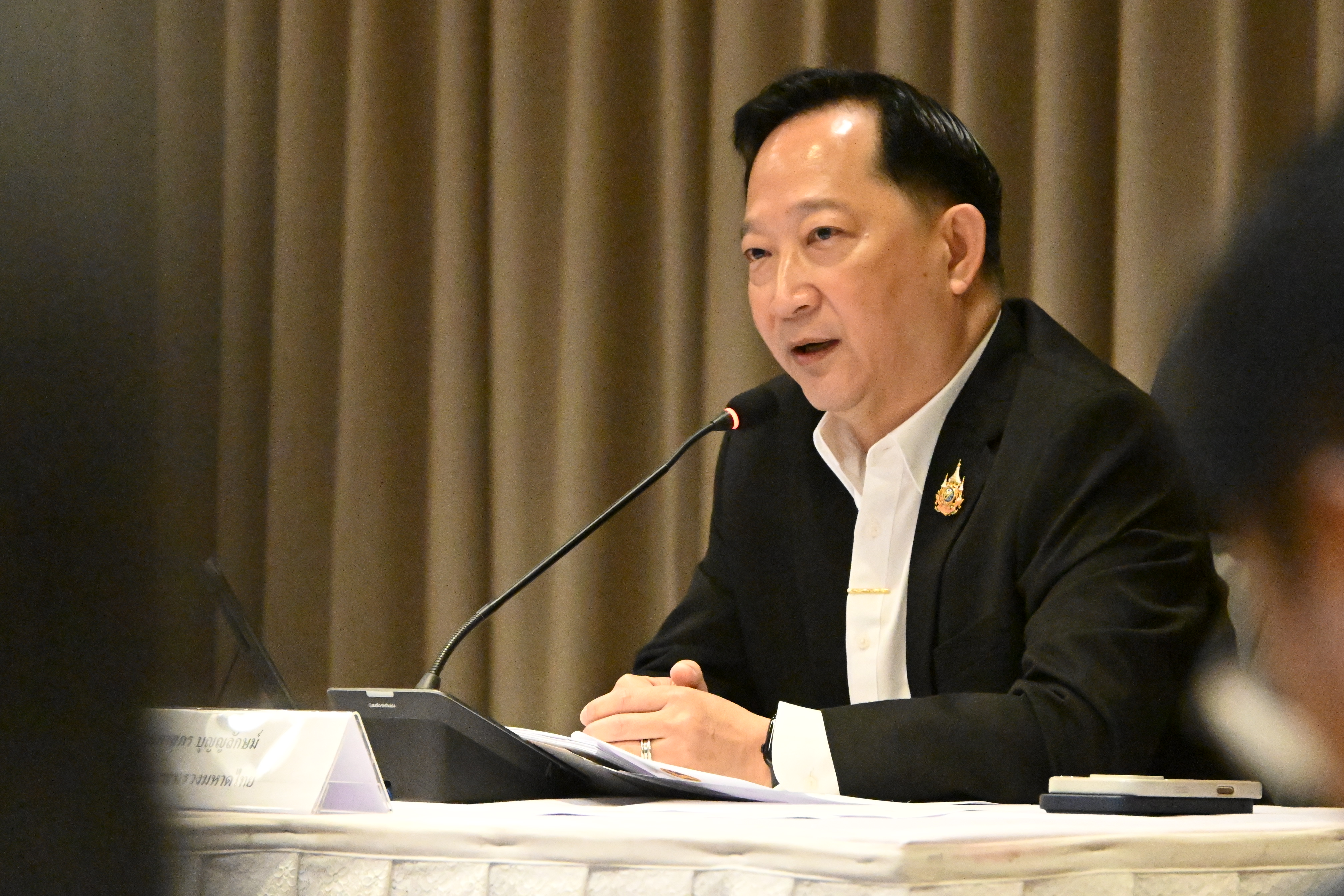 title - สำนักจัดการปฏิรูปที่ดินเข้าร่วมประชุมกำหนดแนวทางการแก้ไขปัญหาการเข้ามาตั้งถิ่นฐานและการครอบงำธุรกิจของคนต่างด้าวในประเทศไทย