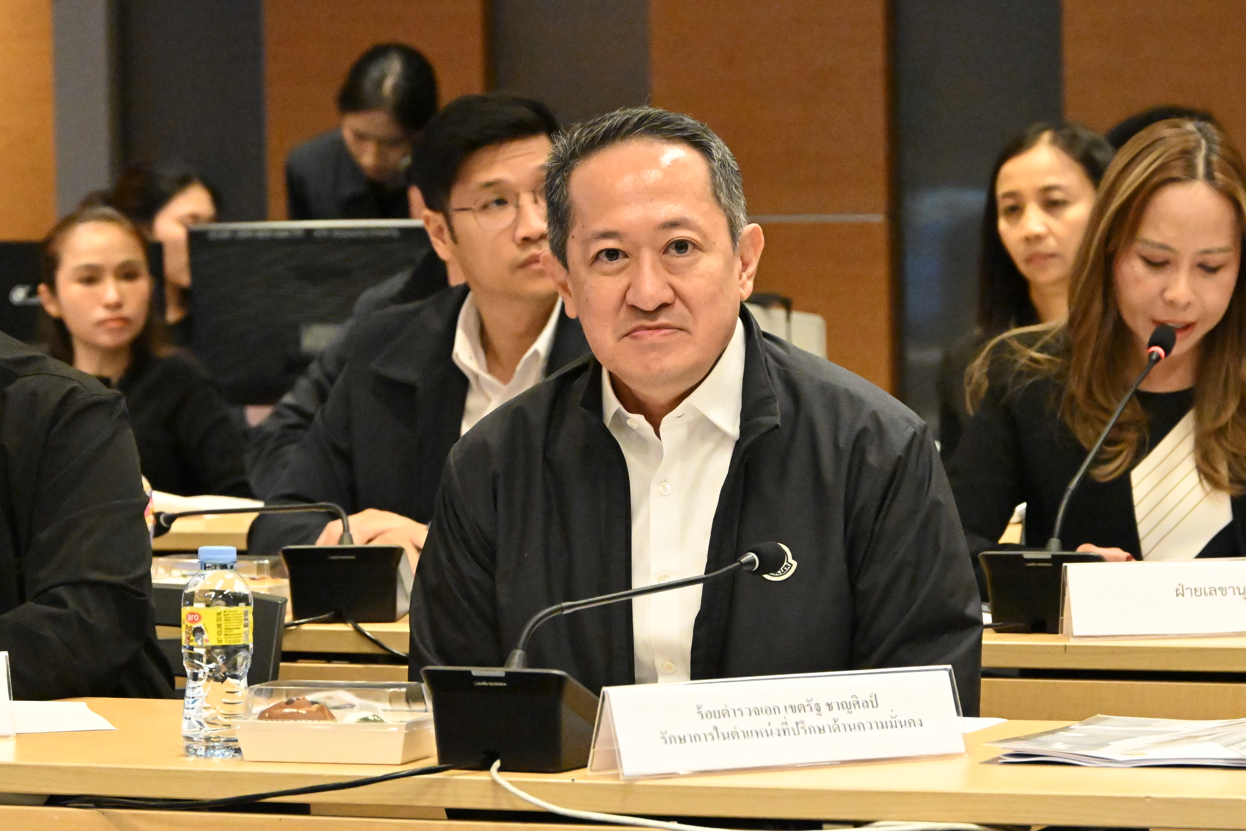 title - สำนักจัดการปฏิรูปที่ดินเข้าร่วมประชุมกำหนดแนวทางการแก้ไขปัญหาการเข้ามาตั้งถิ่นฐานและการครอบงำธุรกิจของคนต่างด้าวในประเทศไทย