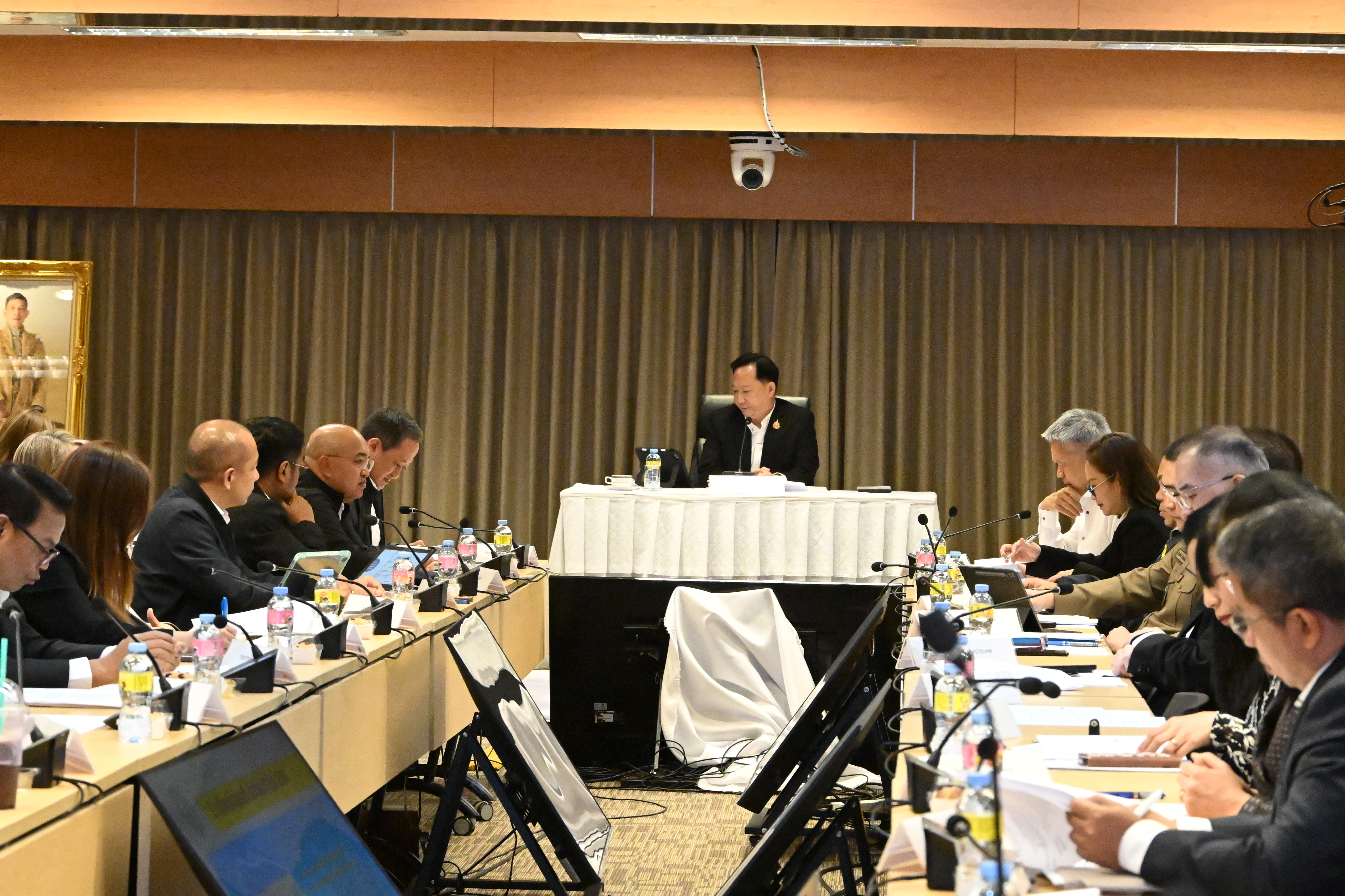 title - สำนักจัดการปฏิรูปที่ดินเข้าร่วมประชุมกำหนดแนวทางการแก้ไขปัญหาการเข้ามาตั้งถิ่นฐานและการครอบงำธุรกิจของคนต่างด้าวในประเทศไทย