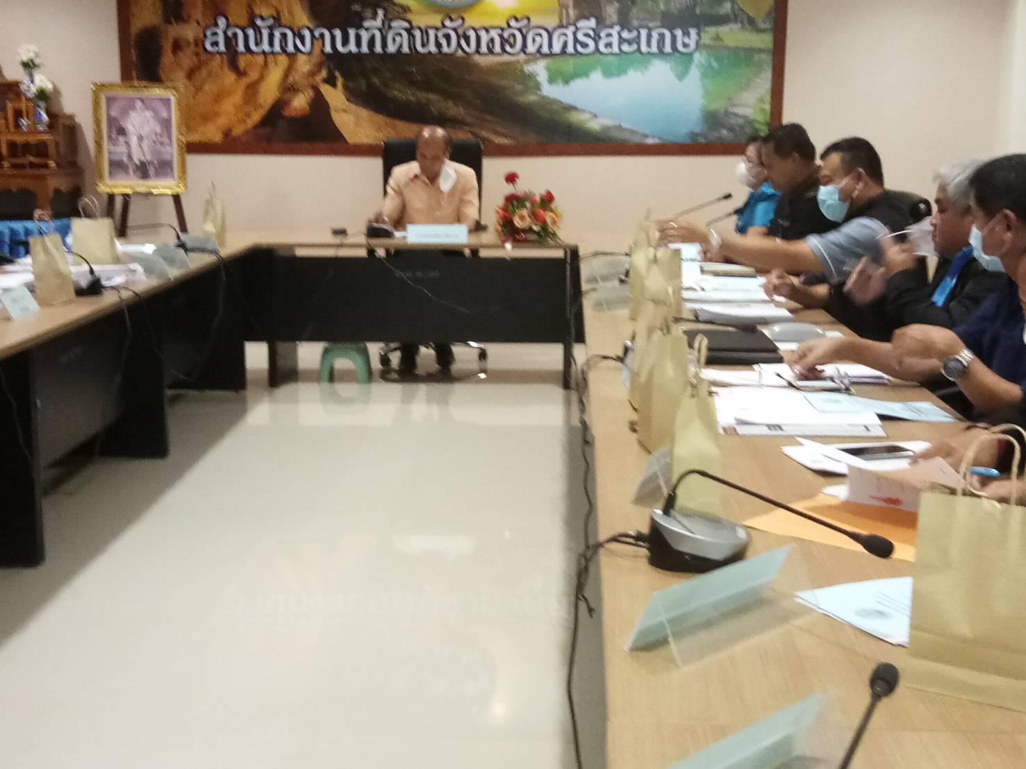 สจก. โดย ผอ.กกป เข้าร่วมประชุมเพื่อพิจารณาหาแนวทางแก้ไขปัญหาเพื่อตรวจสอบแนวเขตที่ดินที่สาธารณประโยชน์บ้านโนนแย้ กรณีปัญหาการทับซ้อนของพื้นที่ระหว่าง  ส.ป.ก. กับ กรมที่ดิน