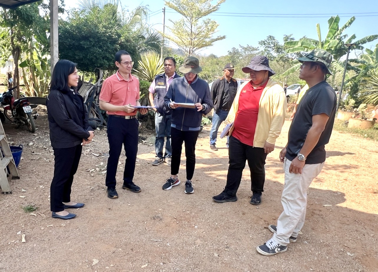สจก. ลงพื้นที่ปฏิบัติงานภาคสนามการตรวจสอบผลสัมฤทธิ์และประสิทธิภาพการดำเนินงานการจัดที่ดินทำกินให้เกษตรกรและสถาบันเกษตรกรในเขตปฏิรูปที่ดินเพื่อเกษตรกรรมของสำนักงานการตรวจเงินแผ่นดิน สำนักตรวจสอบการดำเนินงานที่ 1 ณ จังหวัดกาญจนบุรี
