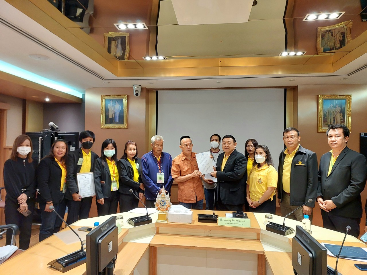 สจก. เข้าร่วมประชุมการติดการเรื่องของกลุ่มเครือข่ายวิสาหกิจชุมขน ต่อสู้เพื่อเอาชนะความยากจนที่ยั่งยืน 9 จังหวัด ภาคอีสาน