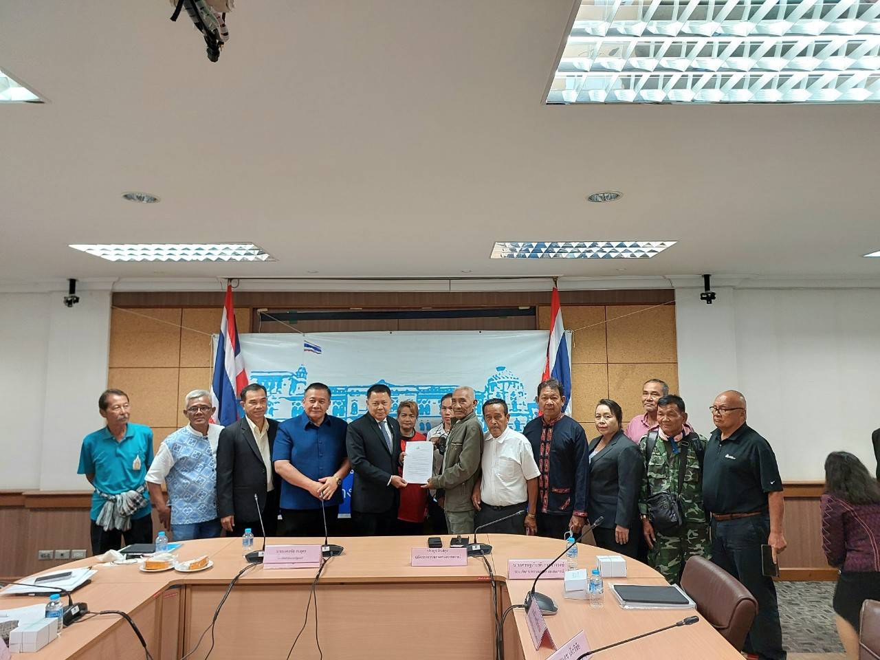 สำนักจัดการปฏิรูปที่ดิน ร่วมประชุมหารือเพื่อหาแนวทางแก้ไขปัญหาของกลุ่มมวลชน ณ อาคารสำนักงาน ก.พ. (เดิม)