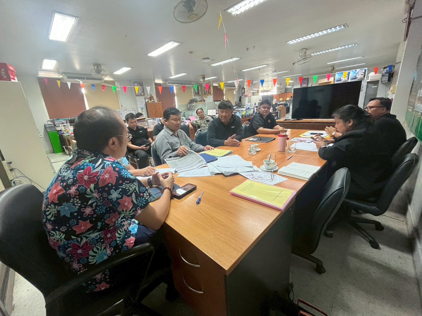 title - สจก. ร่วมประชุมหารือกับสำนักงานการปฏิรูปที่ดินจังหวัดพระนครศรีอยุธยา เพื่อวางแผนจัดเก็บข้อมูลและแก้ไขปัญหาที่ดินโครงการพัฒนาเกษตรชลประทานลุ่มแม่น้ำเจ้าพระยา