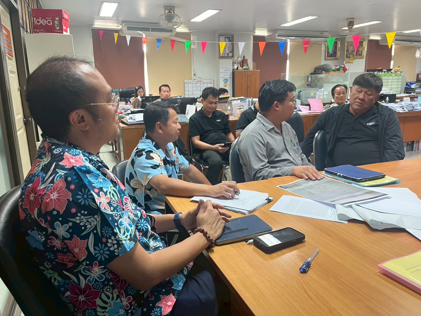 สจก. ร่วมประชุมหารือกับสำนักงานการปฏิรูปที่ดินจังหวัดพระนครศรีอยุธยา เพื่อวางแผนจัดเก็บข้อมูลและแก้ไขปัญหาที่ดินโครงการพัฒนาเกษตรชลประทานลุ่มแม่น้ำเจ้าพระยา (ข่าวแชร์)