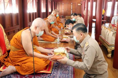 ผอ.สำนักจัดการปฏิรูปที่ดิน ร่วมทอดผ้าป่าสามัคคี สมทบทุนวัดปรินายก