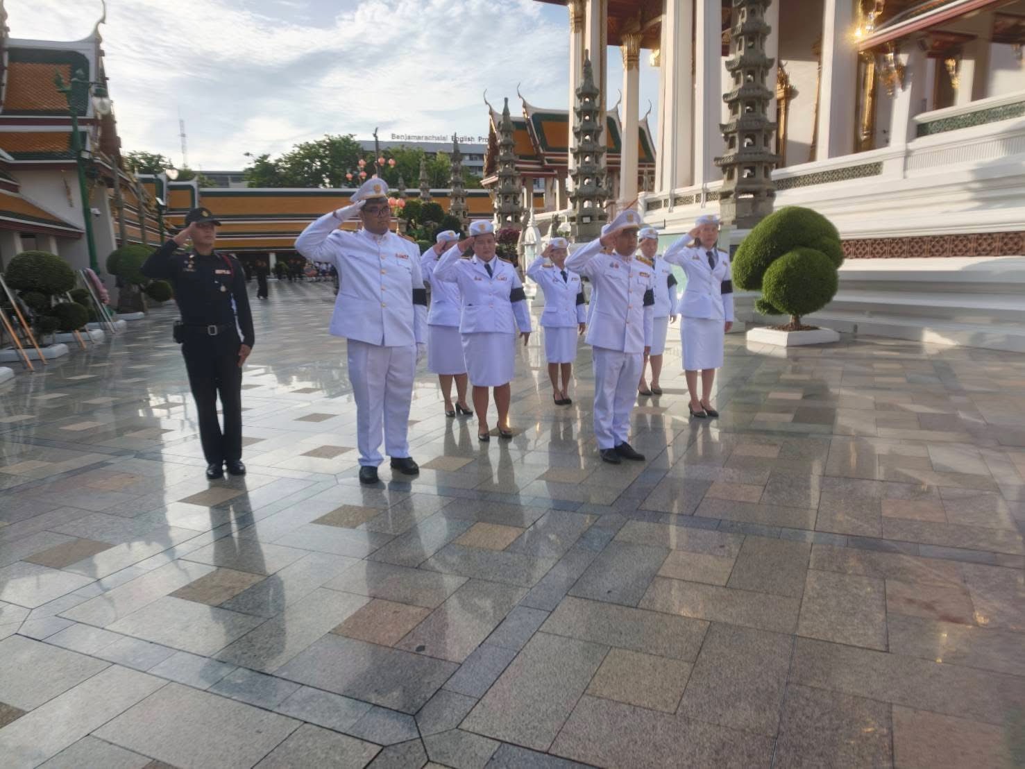 title - สจก. ร่วมวางพวงมาลาถวายราชสักการะ พระบาทสมเด็จพระปรเมนทรมหาอานันทมหิดล พระอัฐมรามาธิบดินทร