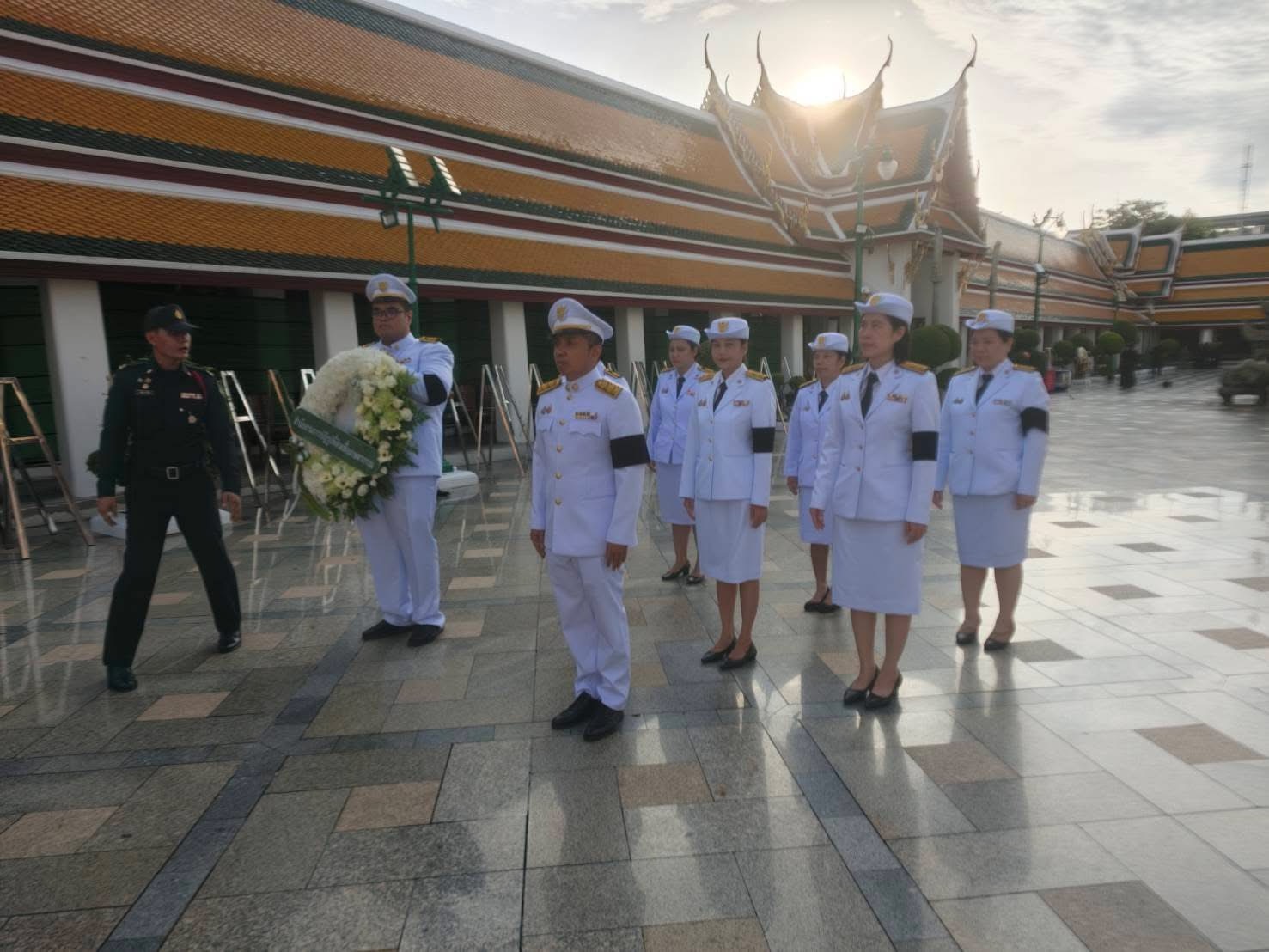 title - สจก. ร่วมวางพวงมาลาถวายราชสักการะ พระบาทสมเด็จพระปรเมนทรมหาอานันทมหิดล พระอัฐมรามาธิบดินทร
