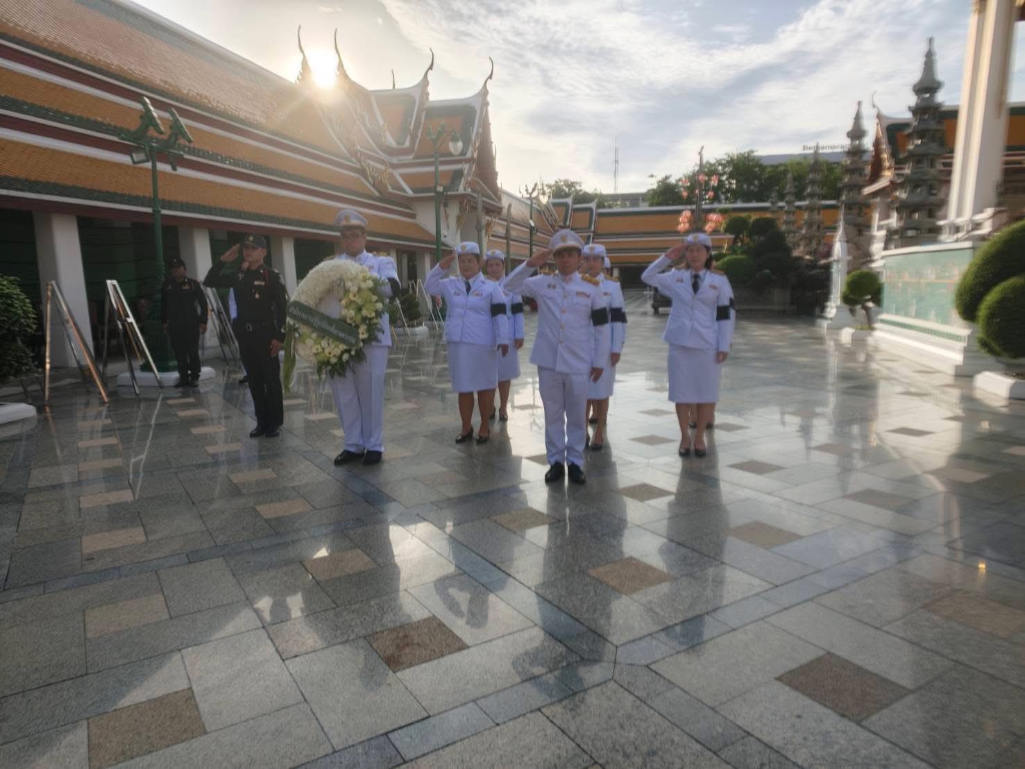 title - สจก. ร่วมวางพวงมาลาถวายราชสักการะ พระบาทสมเด็จพระปรเมนทรมหาอานันทมหิดล พระอัฐมรามาธิบดินทร