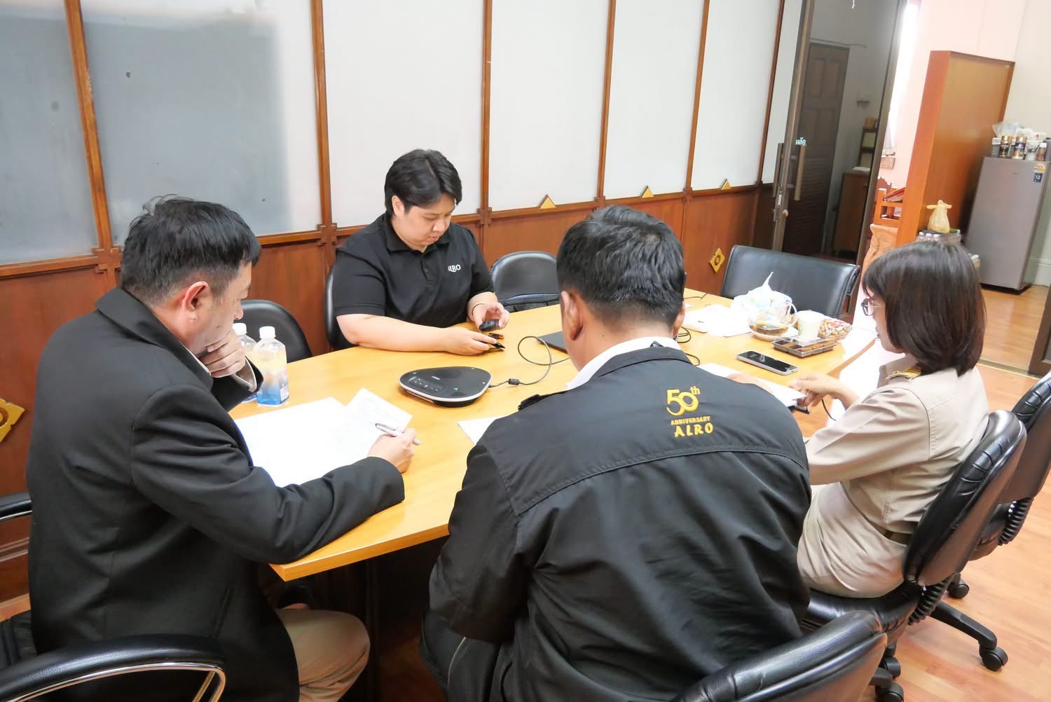 title - สจก. ร่วมประชุมคณะกรรมการแก้ไขปัญหาของขบวนการประชาชนเพื่อสังคมที่เป็นธรรม ครั้งที่ 2/2569