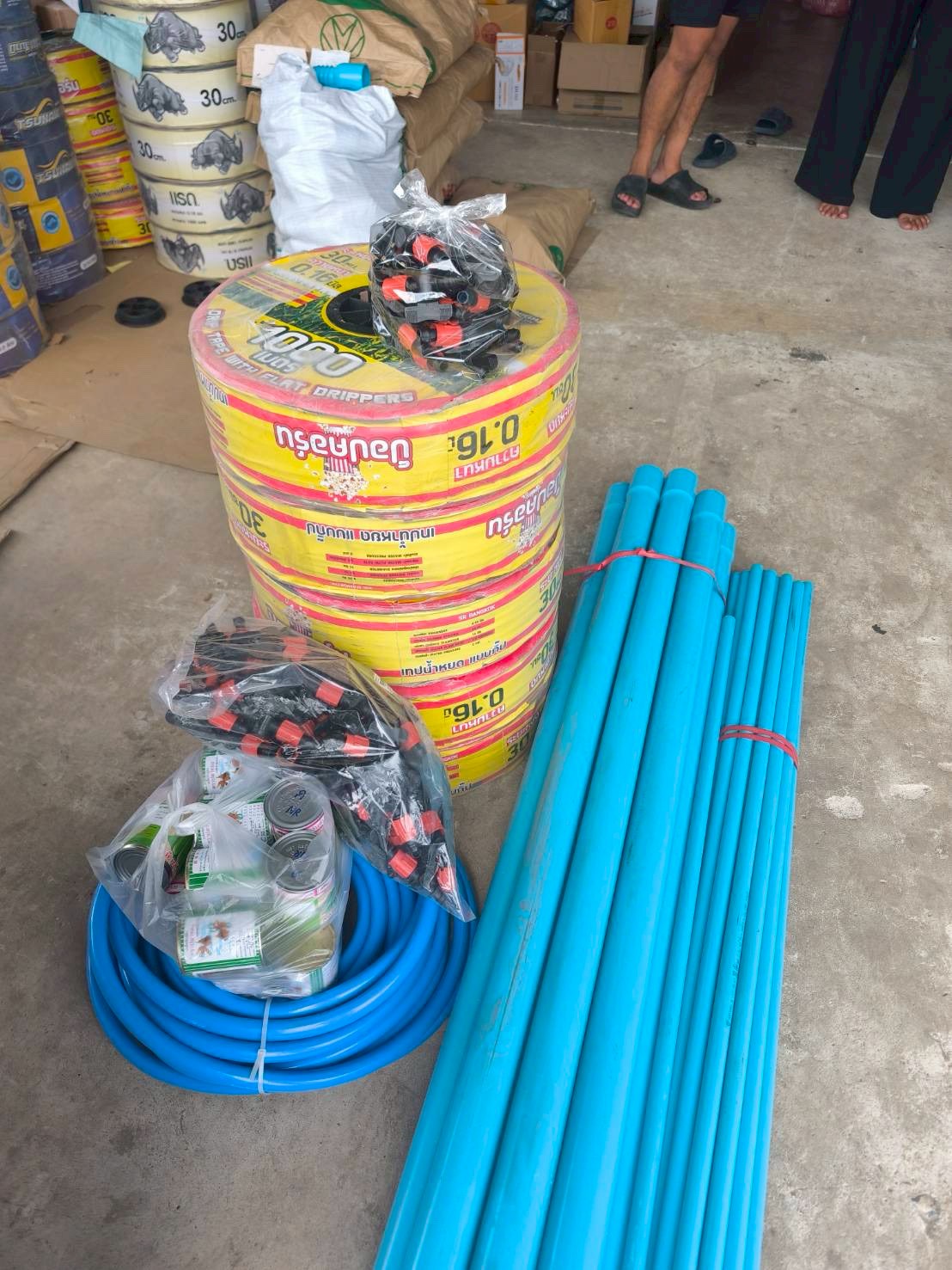 title - ส่งมอบวัสดุการเกษตรให้แก่เกษตรกรต้นแบบ จำนวน 2 ราย 