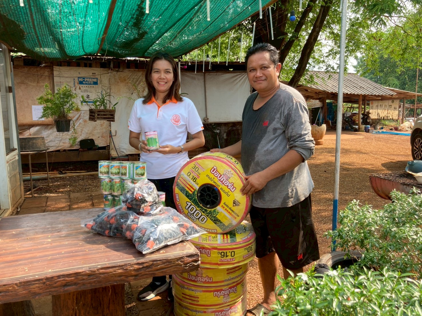 title - ส่งมอบวัสดุการเกษตรให้แก่เกษตรกรต้นแบบ จำนวน 2 ราย 