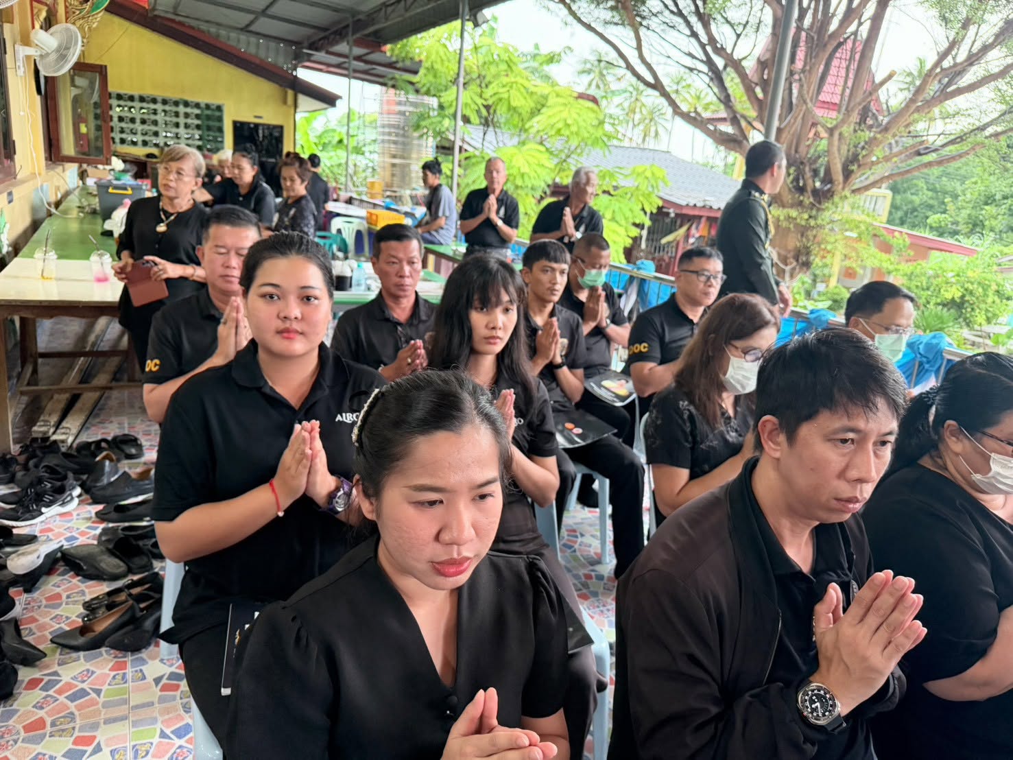 title - วันพฤหัสบดี ที่24 กันยายน 2569 นางสาววรัญญา นิ่มกุล ปฏิรูปที่ดินจังหวัดลพบุรี และเจ้าหน้าที่ฝ่ายบริหารทั่วไป เข้าร่วมพิธีสวดพระพุทธมนต์และเจริญจิตตภาวนาอุทิศถวายพระราชกุศลแด่สมเด็จพระนางเจ้าสิริกิติ์ พระบรมราชินีนาถ พระบรมราชชนนีพันปีหลวง และ อุทิศถวายพระกุศลแด่สมเด็จพระเจ้าลูกเธอ เจ้าฟ้าพัชรกิติยาภา นเรนทิราเทพยวดี กรมหลวงราชสาริณีสิริพัชรมหาวัชราชธิดา ณ วัดซาก ต.ถนนใหญ่ อ.เมือง จ.ลพบุรี