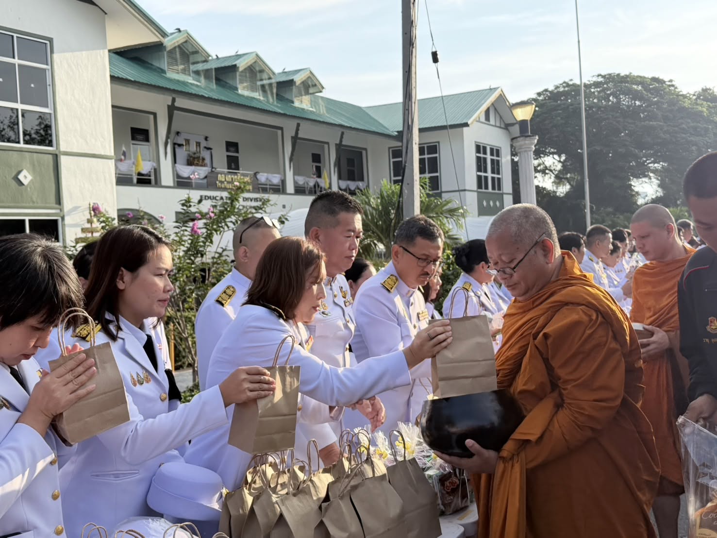 title - วันอังคาร ที่13 ตุลาคม 2569 นางสาววรัญญา นิ่มกุล ปฏิรูปที่ดินจังหวัดลพบุรี และเจ้าหน้าที่ฝ่ายบริหารทั่วไป เข้าร่วมกิจกรรมเนื่องในวันนวมินทรมหาราช 13 ตุลาคม 2569ณ พระบรมราชานุสาวรีย์พระบาทสมเด็จพระบรมชนกาธิเบศร มหาภูมิพลอดุลยเดชมหาราชบรมนาถบพิตร ศูนย์การทหารปืนใหญ่ ค่ายภูมิพล ต.เขาพระงาม อ.เมือง จ.ลพบุรี