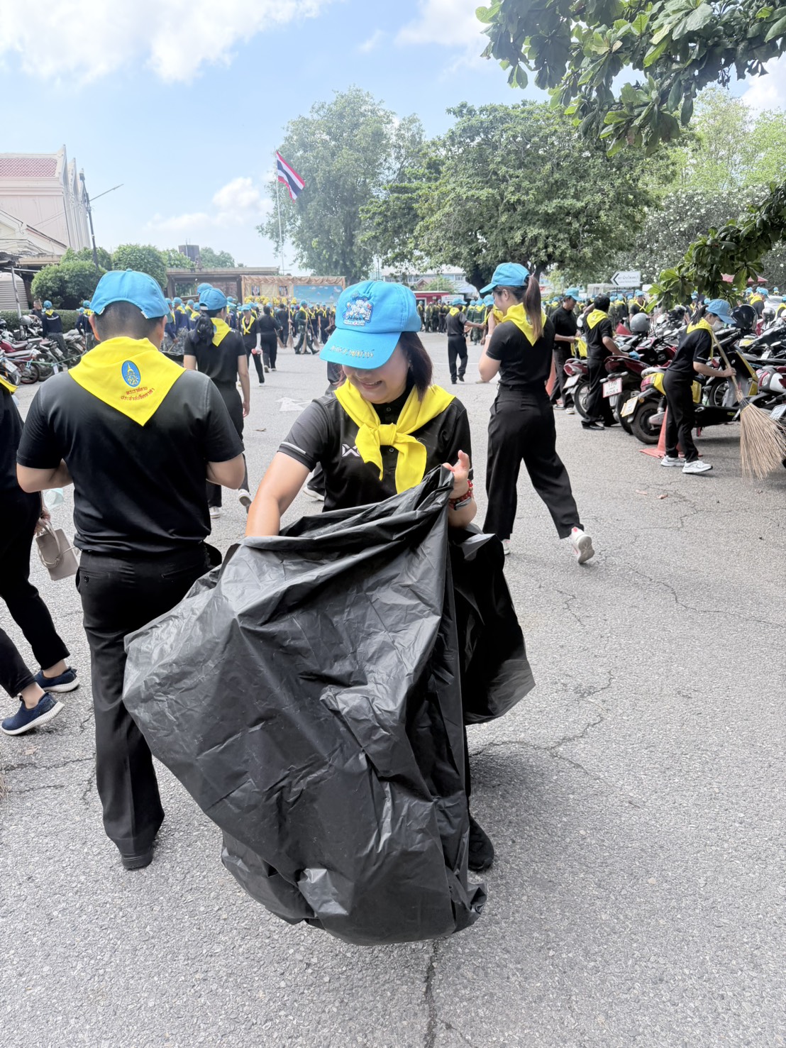 title - วันศุกร์ที่ 16 ตุลาคม 2569 นางสาววรัญญา นิ่มกุล ปฏิรูปที่ดินจังหวัดลพบุรีมอบหมายจ้าหน้าที่ทุกกลุ่ม/ฝ่าย เข้าร่วมกิจกรรมจิตอาสาพัฒนาเนื่องในวันคล้ายวันสวรรคตพระบาทสมเด็จพระจุลจอมเกล้าเจ้าอยู่หัว(วันปิยมหาราช) ณ สถานีรถไฟลพบุรี ตำบลท่าหิน อำเภอเมืองลพบุรี จังหวัดลพบุรี