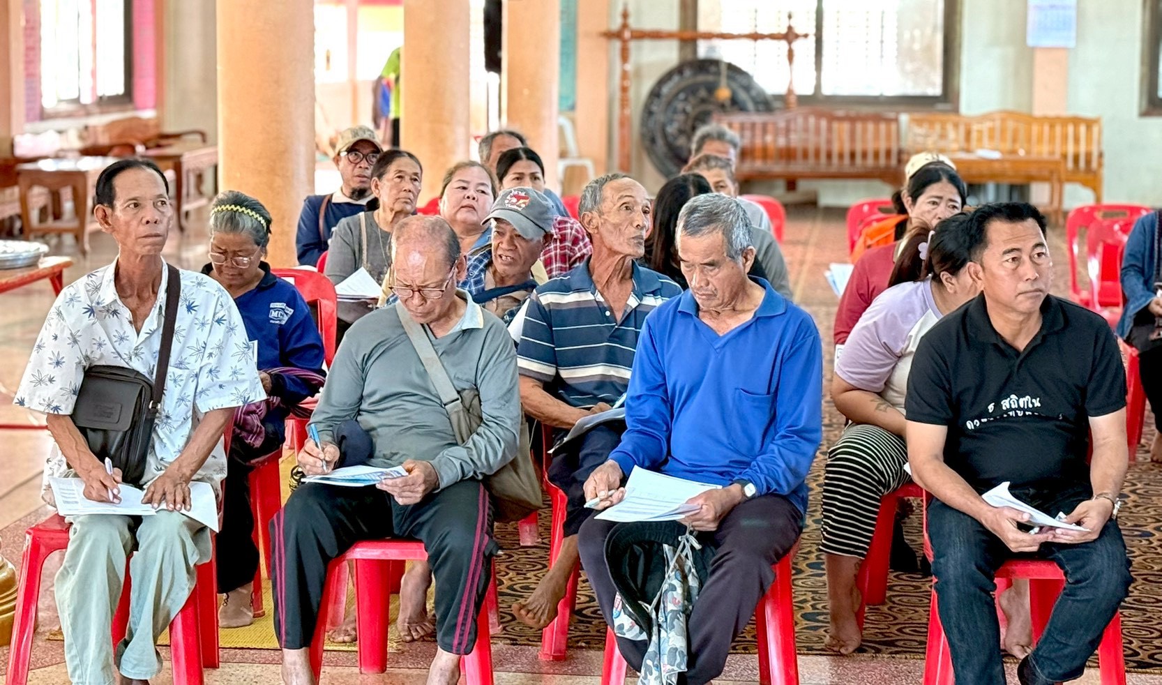 title - วันที่ 12 กุมภาพันธ์ 2569 นางสาววรัญญา นิ่มกุล ปฏิรูปที่ดินจังหวัดลพบุรี มอบหมายให้กลุ่มยุทธศาสตร์ และการปฏิรูปที่ดิน ดำเนินการจัดฝึกอบรมโครงการพัฒนาเกษตรกรรมยั่งยืนในเขตปฏิรูปที่ดินจังหวัดลพบุรี ปีงบประมาณ พ.ศ. 2569 หลักสูตร 2 การพัฒนาและส่งเสริมการเพิ่มมูลค่าสินค้าเกษตรกรรมยั่งยืนในเขตปฏิรูปที่ดิน ให้แก่เกษตรกร ในเขตปฏิรูปที่ดิน ตำบลหัวลำ อำเภอท่าหลวง และตำบลห้วยขุนราม อำเภอพัฒนานิคม จังหวัดลพบุรี จำนวน 50 ราย  ณ วัดศิริธรรมวนาราม (วัดทุ่งดินแดง)  หมู่ที่ 6 ตำบลหัวลำ อำเภอท่าหลวง จังหวัดลพบุรี โดยมีวัตถุประสงค์เพื่อส่งเสริม และสนับสนุนเกษตรกรในการพัฒนายกระดับการผลิต เพิ่มมูลค่าสินค้า และเพิ่มช่องทางการสร้างรายได้ ด้วยการจัดการเกษตรกรรมยั่งยืนตลอดห่วงโซ่คุณค่า รวมทั้งผู้นำเกษตรกรให้เป็นผู้ประกอบการเกษตรกรรมยั่งยืนในระดับที่พึ่งตนเองได้  สามารถเป็นต้นแบบในการขยายผลการพัฒนาให้แก่เกษตรกรในเขตปฏิรูปที่ดินจังหวัดลพบุรี