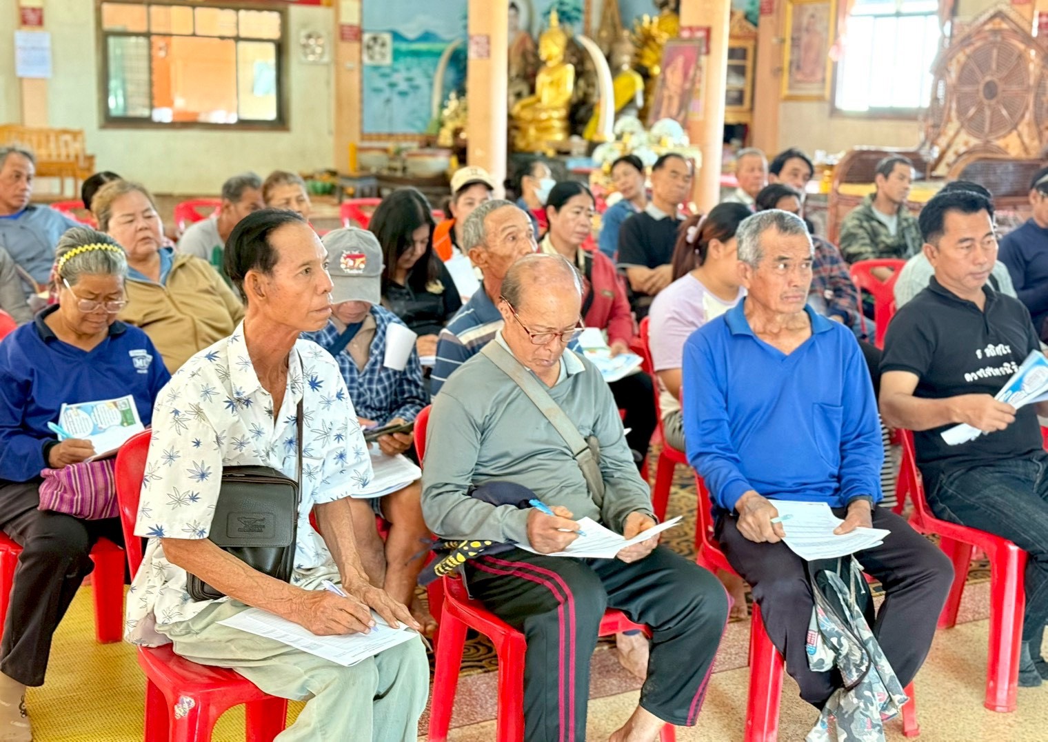 title - วันที่ 12 กุมภาพันธ์ 2569 นางสาววรัญญา นิ่มกุล ปฏิรูปที่ดินจังหวัดลพบุรี มอบหมายให้กลุ่มยุทธศาสตร์ และการปฏิรูปที่ดิน ดำเนินการจัดฝึกอบรมโครงการพัฒนาเกษตรกรรมยั่งยืนในเขตปฏิรูปที่ดินจังหวัดลพบุรี ปีงบประมาณ พ.ศ. 2569 หลักสูตร 2 การพัฒนาและส่งเสริมการเพิ่มมูลค่าสินค้าเกษตรกรรมยั่งยืนในเขตปฏิรูปที่ดิน ให้แก่เกษตรกร ในเขตปฏิรูปที่ดิน ตำบลหัวลำ อำเภอท่าหลวง และตำบลห้วยขุนราม อำเภอพัฒนานิคม จังหวัดลพบุรี จำนวน 50 ราย  ณ วัดศิริธรรมวนาราม (วัดทุ่งดินแดง)  หมู่ที่ 6 ตำบลหัวลำ อำเภอท่าหลวง จังหวัดลพบุรี โดยมีวัตถุประสงค์เพื่อส่งเสริม และสนับสนุนเกษตรกรในการพัฒนายกระดับการผลิต เพิ่มมูลค่าสินค้า และเพิ่มช่องทางการสร้างรายได้ ด้วยการจัดการเกษตรกรรมยั่งยืนตลอดห่วงโซ่คุณค่า รวมทั้งผู้นำเกษตรกรให้เป็นผู้ประกอบการเกษตรกรรมยั่งยืนในระดับที่พึ่งตนเองได้  สามารถเป็นต้นแบบในการขยายผลการพัฒนาให้แก่เกษตรกรในเขตปฏิรูปที่ดินจังหวัดลพบุรี