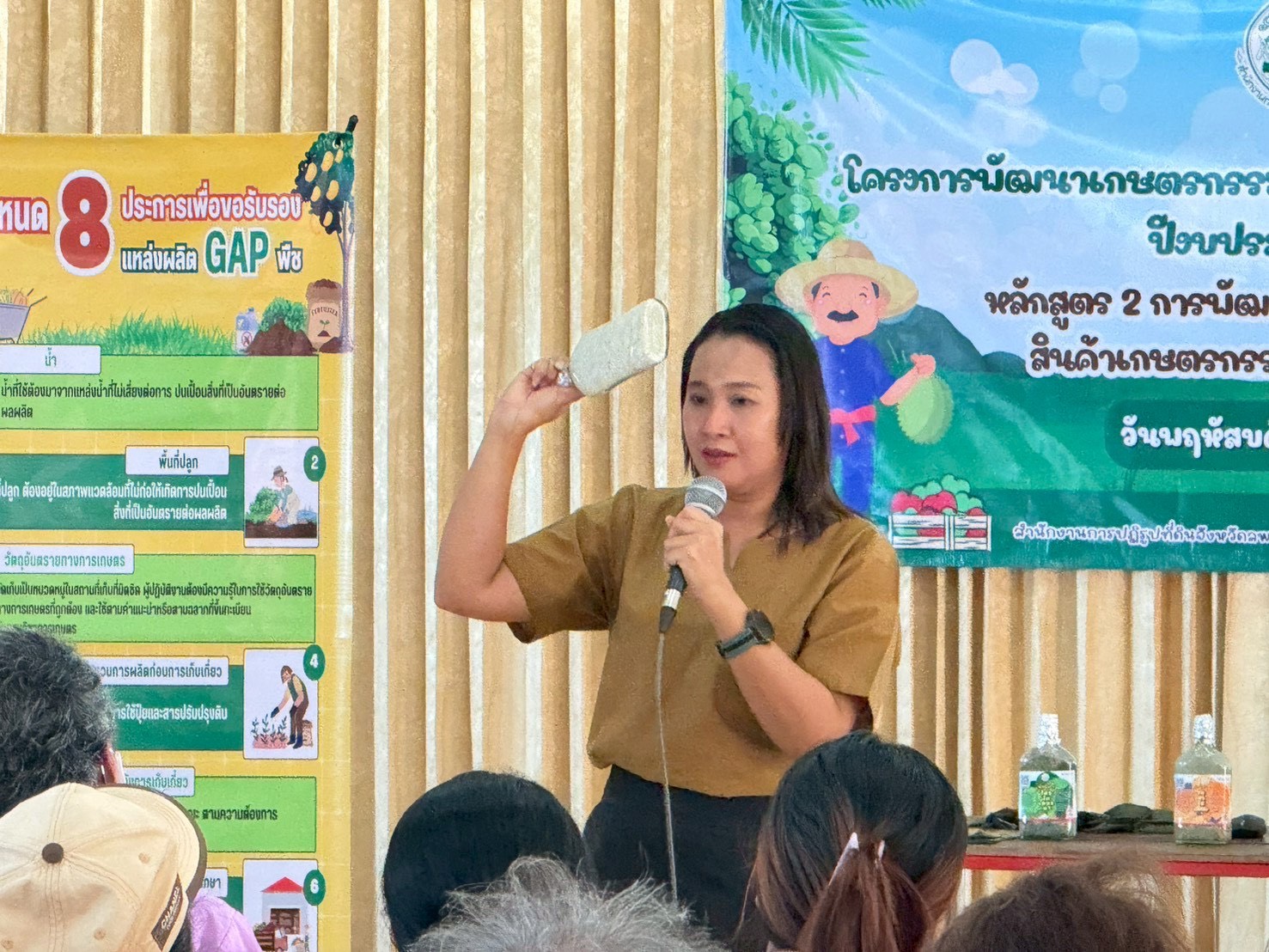 title - วันที่ 12 กุมภาพันธ์ 2569 นางสาววรัญญา นิ่มกุล ปฏิรูปที่ดินจังหวัดลพบุรี มอบหมายให้กลุ่มยุทธศาสตร์ และการปฏิรูปที่ดิน ดำเนินการจัดฝึกอบรมโครงการพัฒนาเกษตรกรรมยั่งยืนในเขตปฏิรูปที่ดินจังหวัดลพบุรี ปีงบประมาณ พ.ศ. 2569 หลักสูตร 2 การพัฒนาและส่งเสริมการเพิ่มมูลค่าสินค้าเกษตรกรรมยั่งยืนในเขตปฏิรูปที่ดิน ให้แก่เกษตรกร ในเขตปฏิรูปที่ดิน ตำบลหัวลำ อำเภอท่าหลวง และตำบลห้วยขุนราม อำเภอพัฒนานิคม จังหวัดลพบุรี จำนวน 50 ราย  ณ วัดศิริธรรมวนาราม (วัดทุ่งดินแดง)  หมู่ที่ 6 ตำบลหัวลำ อำเภอท่าหลวง จังหวัดลพบุรี โดยมีวัตถุประสงค์เพื่อส่งเสริม และสนับสนุนเกษตรกรในการพัฒนายกระดับการผลิต เพิ่มมูลค่าสินค้า และเพิ่มช่องทางการสร้างรายได้ ด้วยการจัดการเกษตรกรรมยั่งยืนตลอดห่วงโซ่คุณค่า รวมทั้งผู้นำเกษตรกรให้เป็นผู้ประกอบการเกษตรกรรมยั่งยืนในระดับที่พึ่งตนเองได้  สามารถเป็นต้นแบบในการขยายผลการพัฒนาให้แก่เกษตรกรในเขตปฏิรูปที่ดินจังหวัดลพบุรี