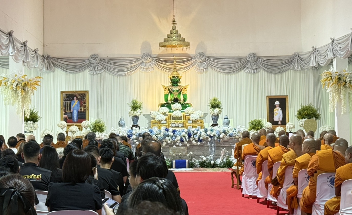 title - วันที่ 31 กรกฎาคม 2569 นางสาววรัญญา นิ่มกุล ปฏิรูปที่ดินจังหวัดลพบุรี มอบหมายเจ้าหน้าที่กลุ่มยุทธศาสตร์ เข้าร่วมพิธีสวดพระพุทธมนต์และเจริญจิตตภาวนาอุทิศถวายพระราชกุศลแด่สมเด็จพระนางเจ้าสิริกิติ์ พระบรมราชินีนาถ พระบรมราชชนนีพันปีหลวงและอุทิศถวายพระกุศลแด่สมเด็จพระเจ้าลูกเธอเจ้าฟ้าพัชรกิติยาภา นเรนทิราเทพยวดี กรมหลวงราชสาริณีสิริพัชร มหาวัชรราชธิดาณ วัดสุวรรณคีรี ตำบลนิคมสร้างตนเองอำเภอเมืองลพบุรี จังหวัดลพบุรี
