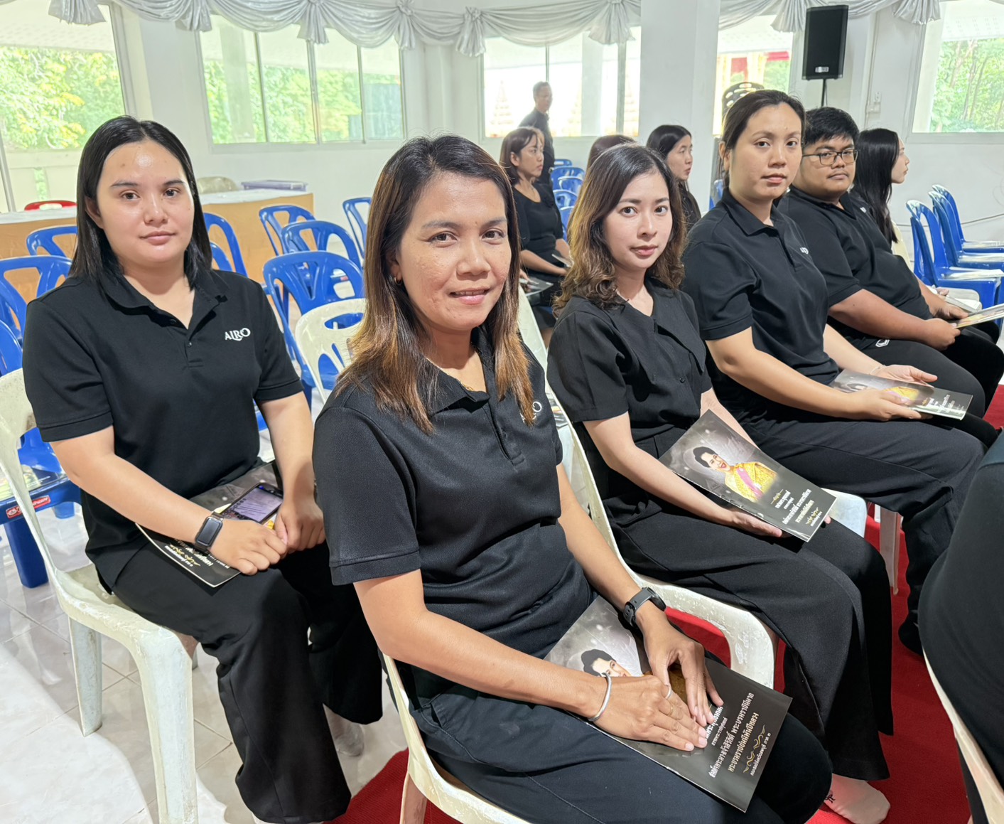 title - วันที่ 31 กรกฎาคม 2569 นางสาววรัญญา นิ่มกุล ปฏิรูปที่ดินจังหวัดลพบุรี มอบหมายเจ้าหน้าที่กลุ่มยุทธศาสตร์ เข้าร่วมพิธีสวดพระพุทธมนต์และเจริญจิตตภาวนาอุทิศถวายพระราชกุศลแด่สมเด็จพระนางเจ้าสิริกิติ์ พระบรมราชินีนาถ พระบรมราชชนนีพันปีหลวงและอุทิศถวายพระกุศลแด่สมเด็จพระเจ้าลูกเธอเจ้าฟ้าพัชรกิติยาภา นเรนทิราเทพยวดี กรมหลวงราชสาริณีสิริพัชร มหาวัชรราชธิดาณ วัดสุวรรณคีรี ตำบลนิคมสร้างตนเองอำเภอเมืองลพบุรี จังหวัดลพบุรี