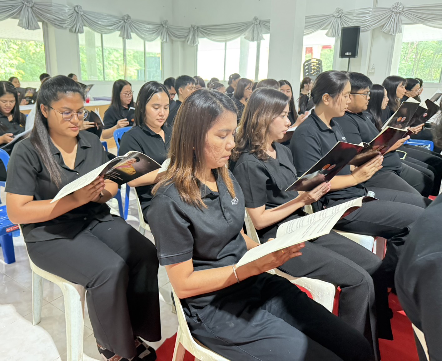 title - วันที่ 31 กรกฎาคม 2569 นางสาววรัญญา นิ่มกุล ปฏิรูปที่ดินจังหวัดลพบุรี มอบหมายเจ้าหน้าที่กลุ่มยุทธศาสตร์ เข้าร่วมพิธีสวดพระพุทธมนต์และเจริญจิตตภาวนาอุทิศถวายพระราชกุศลแด่สมเด็จพระนางเจ้าสิริกิติ์ พระบรมราชินีนาถ พระบรมราชชนนีพันปีหลวงและอุทิศถวายพระกุศลแด่สมเด็จพระเจ้าลูกเธอเจ้าฟ้าพัชรกิติยาภา นเรนทิราเทพยวดี กรมหลวงราชสาริณีสิริพัชร มหาวัชรราชธิดาณ วัดสุวรรณคีรี ตำบลนิคมสร้างตนเองอำเภอเมืองลพบุรี จังหวัดลพบุรี