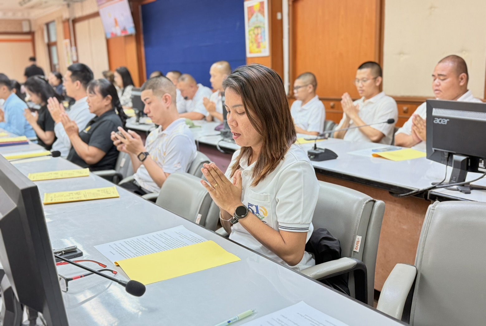 title - นางสาววรัญญา นิ่มกุล ปฏิรูปที่ดินจังหวัดลพบุรี มอบหมายให้กลุ่มยุทธศาสตร์ฯ  เข้าร่วมกิจกรรม “เข้าพรรษา เข้าหาธรรม”  ณ ห้องประชุมทานตะวัน ชั้น ๕ ศาลากลางจังหวัดลพบุรี