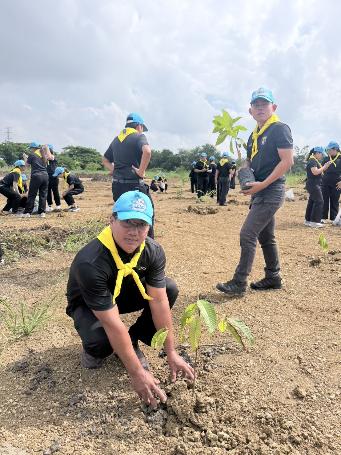 title - วันพุธที่ 21 ตุลาคม 2569 นางสาววรัญญา นิ่มกุล ปฏิรูปที่ดินจังหวัดลพบุรีพร้อมเจ้าหน้าที่ส.ป.ก.ลพบุรีทุกกลุ่ม/ฝ่าย เข้าร่วมกิจกรรมจิตอาสาพัฒนาเนื่องในวันคล้ายวันสวรรคตสมเด็จพระนางเจ้าสิริกิติ์พระบรมราชินีนาถพระบรมราชชนนีพันปีหลวง ณ โรงเรียนวินิตศึกษาในพระราชูปถัมภ์ฯแห่งที่ 2 ตำบลโพธิ์เก้าต้น อำเภอเมืองลพบุรี จังหวัดลพบุรี