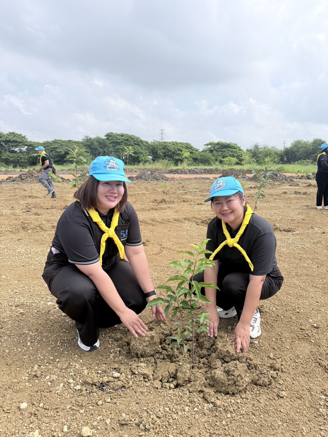 title - วันพุธที่ 21 ตุลาคม 2569 นางสาววรัญญา นิ่มกุล ปฏิรูปที่ดินจังหวัดลพบุรีพร้อมเจ้าหน้าที่ส.ป.ก.ลพบุรีทุกกลุ่ม/ฝ่าย เข้าร่วมกิจกรรมจิตอาสาพัฒนาเนื่องในวันคล้ายวันสวรรคตสมเด็จพระนางเจ้าสิริกิติ์พระบรมราชินีนาถพระบรมราชชนนีพันปีหลวง ณ โรงเรียนวินิตศึกษาในพระราชูปถัมภ์ฯแห่งที่ 2 ตำบลโพธิ์เก้าต้น อำเภอเมืองลพบุรี จังหวัดลพบุรี
