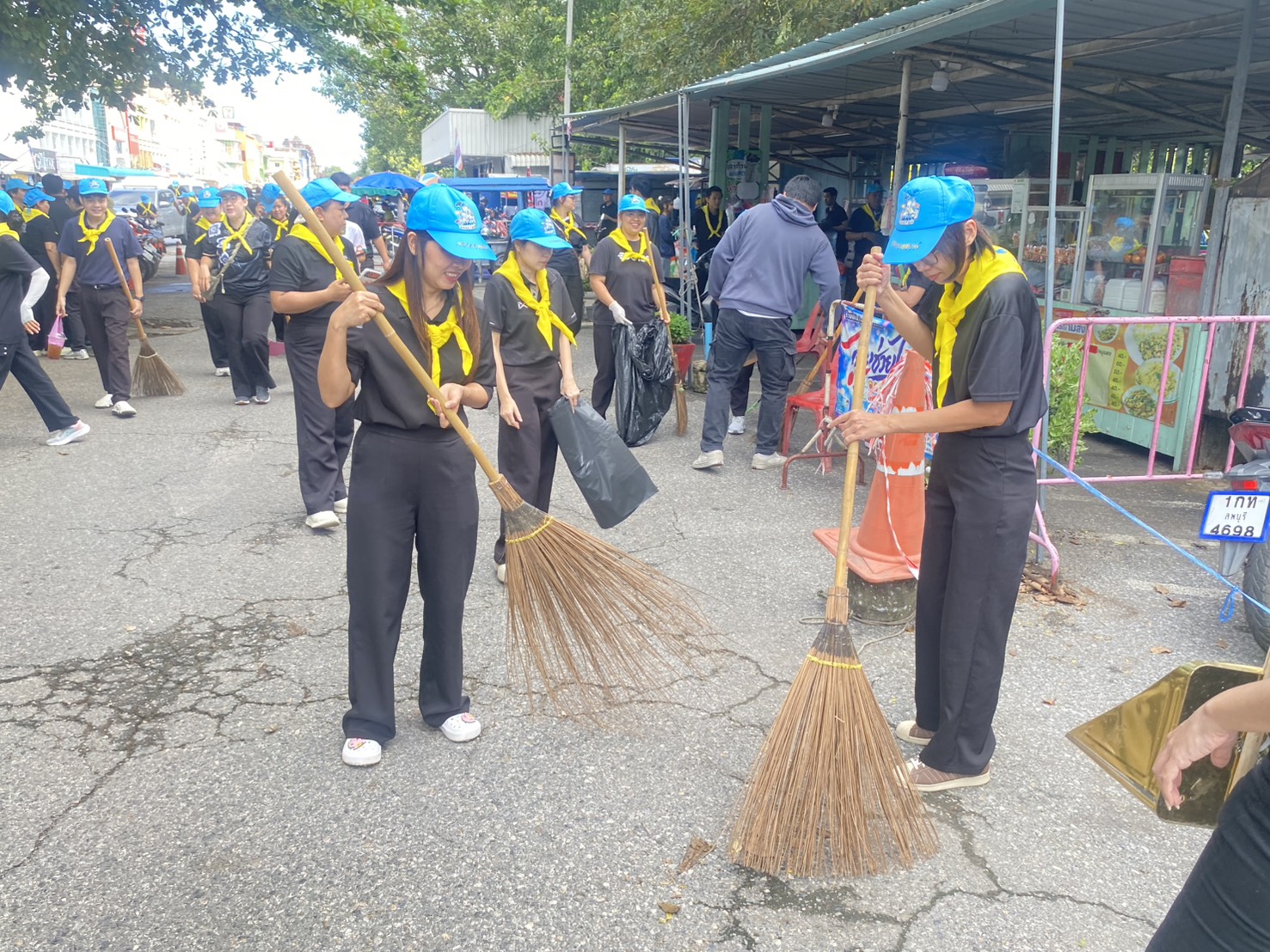title - วันศุกร์ที่ 16 ตุลาคม 2569 นางสาววรัญญา นิ่มกุล ปฏิรูปที่ดินจังหวัดลพบุรีมอบหมายจ้าหน้าที่ทุกกลุ่ม/ฝ่าย เข้าร่วมกิจกรรมจิตอาสาพัฒนาเนื่องในวันคล้ายวันสวรรคตพระบาทสมเด็จพระจุลจอมเกล้าเจ้าอยู่หัว(วันปิยมหาราช) ณ สถานีรถไฟลพบุรี ตำบลท่าหิน อำเภอเมืองลพบุรี จังหวัดลพบุรี