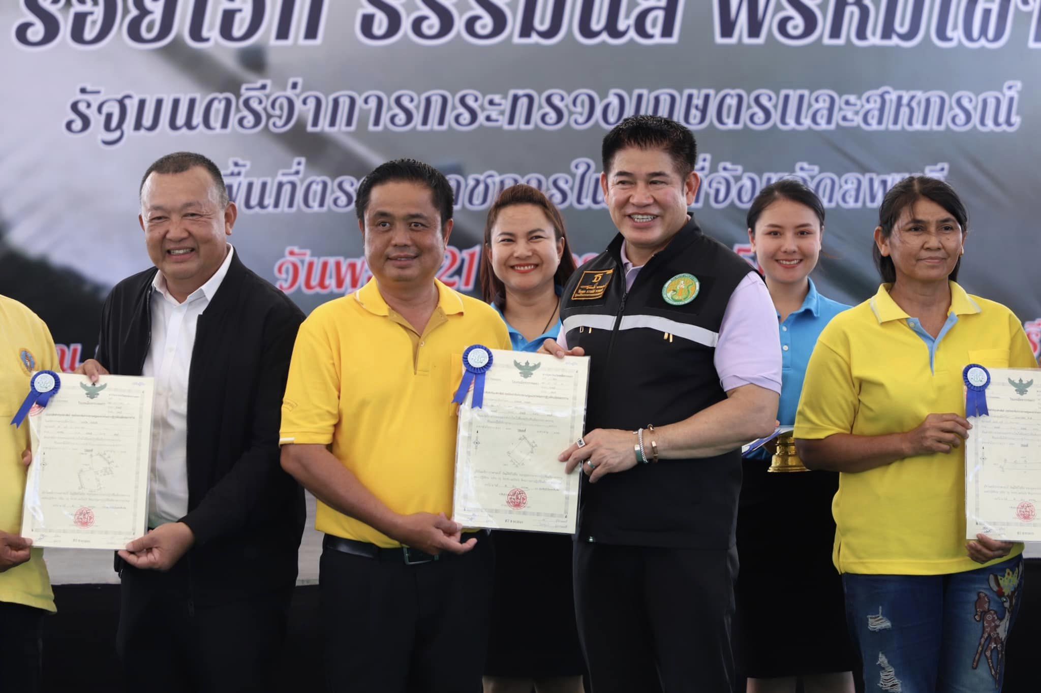 ร้อยเอกธรรมนัส พรหมเผ่า รัฐมนตรีว่าการกระทรวงเกษตรและสหกรณ์ (รมว.กษ.) ตรวจราชการ พื้นที่จังหวัดลพบุรี ณ โครงการอ่างเก็บน้ำกุดตาเพชร ตำบลกุดตาเพชร อำเภอลำสนธิ จังหวัดลพบุรี