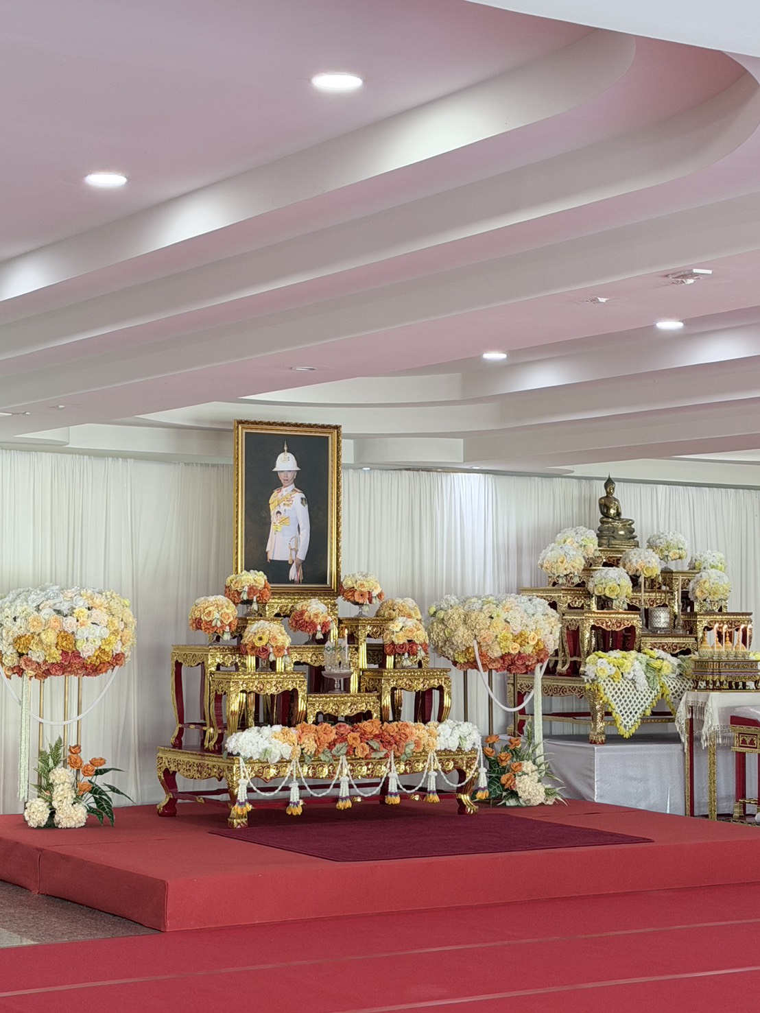  เข้าร่วมพิธีบำเพ็ญกุศลสวดพระอภิธรรม เพื่ออุทิศถวายพระกุศลแด่สมเด็จพระเจ้าลูกเธอ เจ้าฟ้าพัชรกิติยาภา นเรนทิราเทพยวดี กรมหลวงราชสาริณีสิริพัชร มหาวัชรราชธิดา
